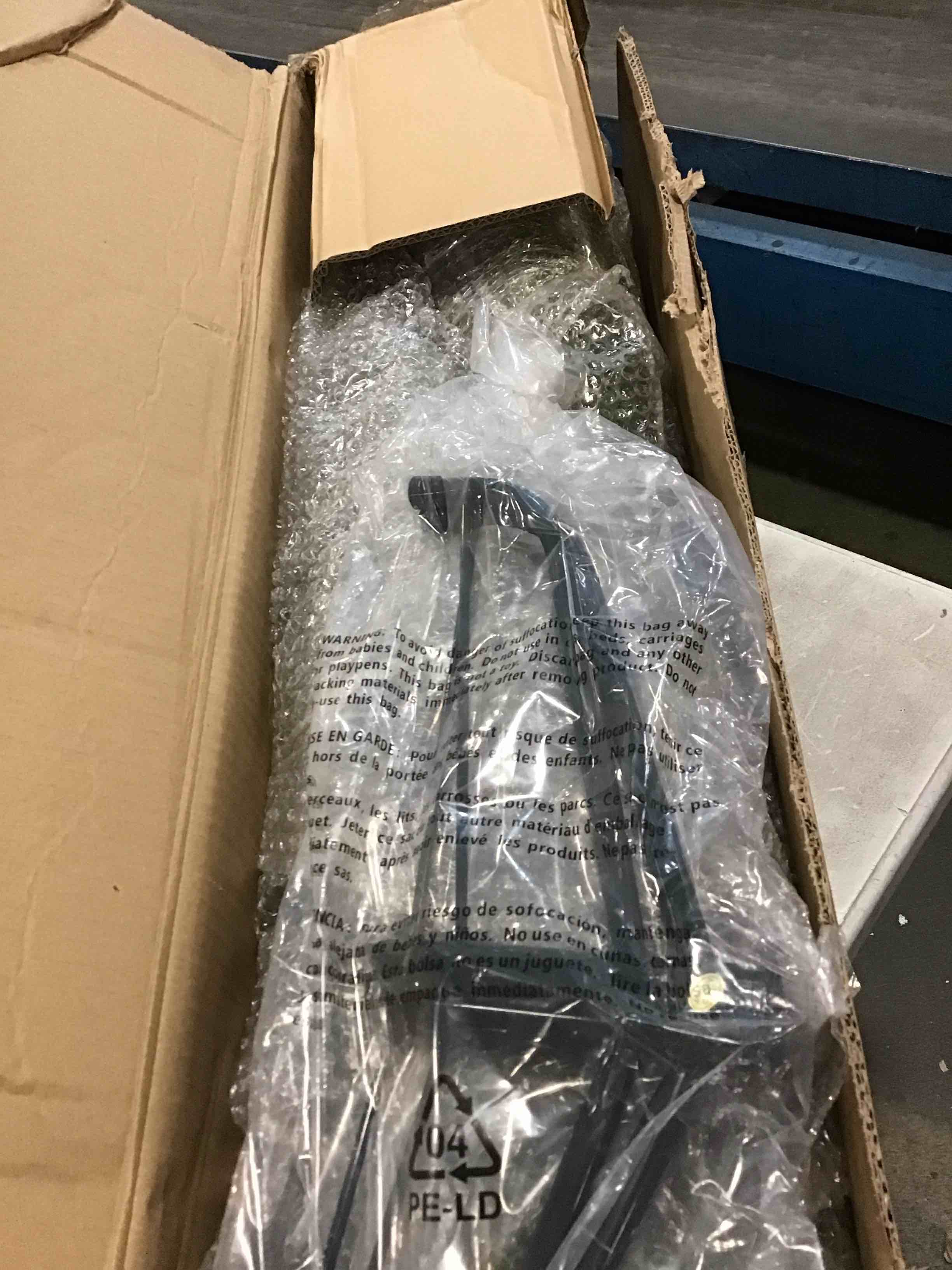 https://s3.amazonaws.com/lotting-images-prod/bidfta/PNK1572687_1735579657236.jpeg