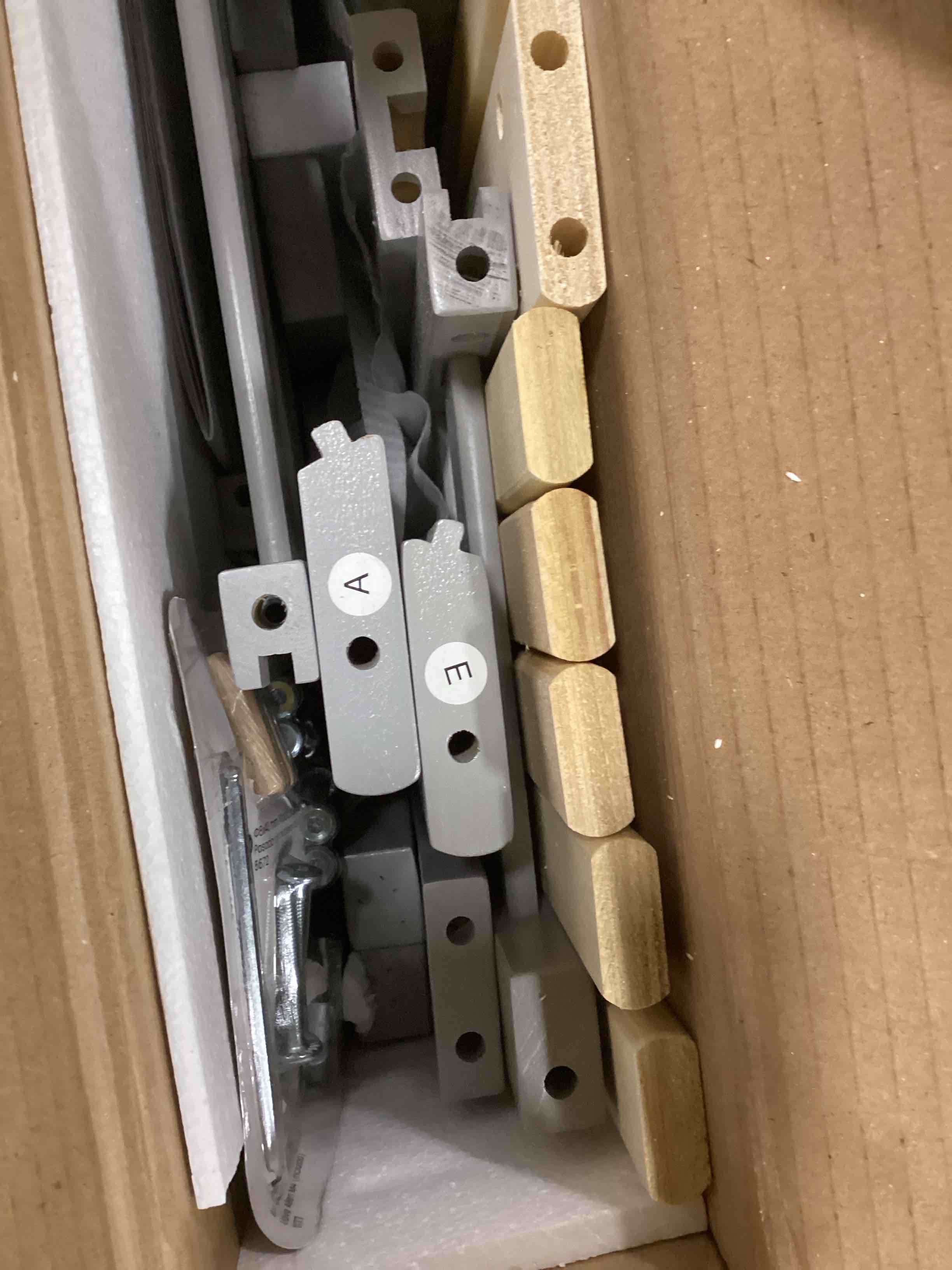https://s3.amazonaws.com/lotting-images-prod/bidfta/PNK1573073_1733407235729.jpeg