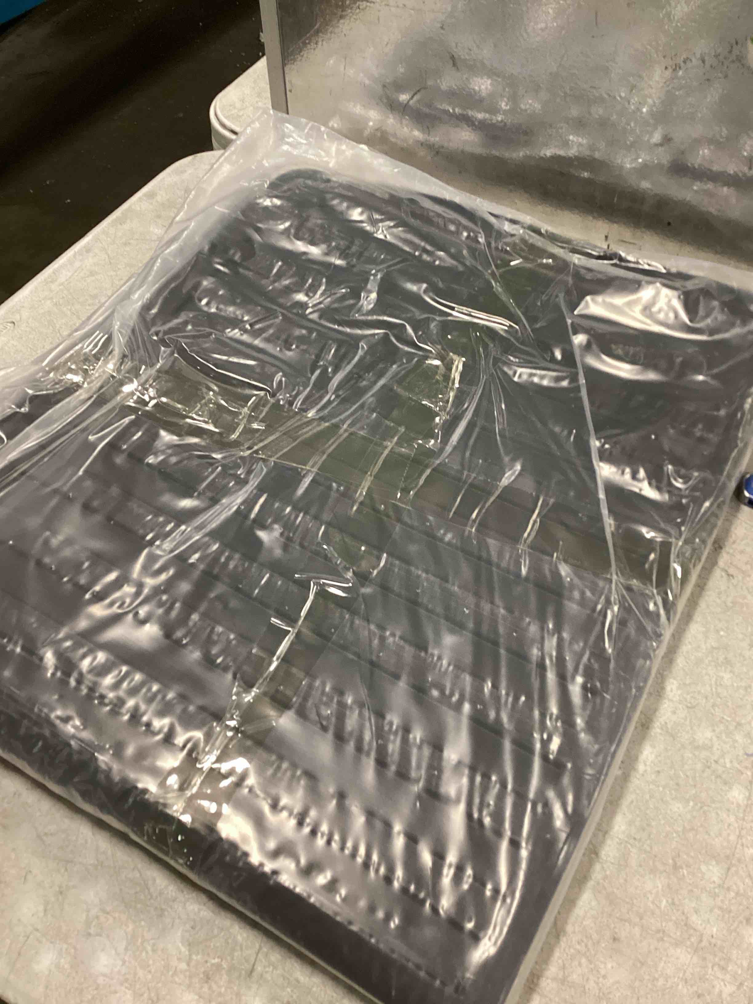 Condition photo showing Good Condition for Custom Fit for Cargo Liner Porsche Cayenne 2011-2018 - Black TPO All Weather Heavy Duty Waterproof Rear Cargo Tray Trunk Floor Mat Protector KY-11-18