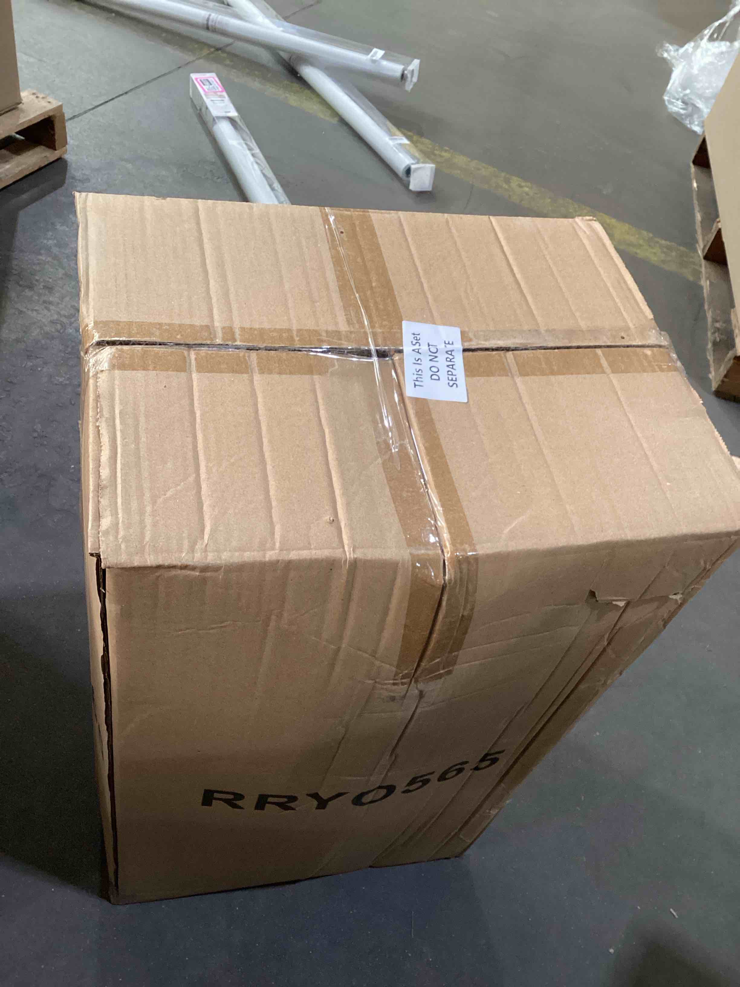 https://s3.amazonaws.com/lotting-images-prod/bidfta/PNK1576049_1737404879218.jpeg