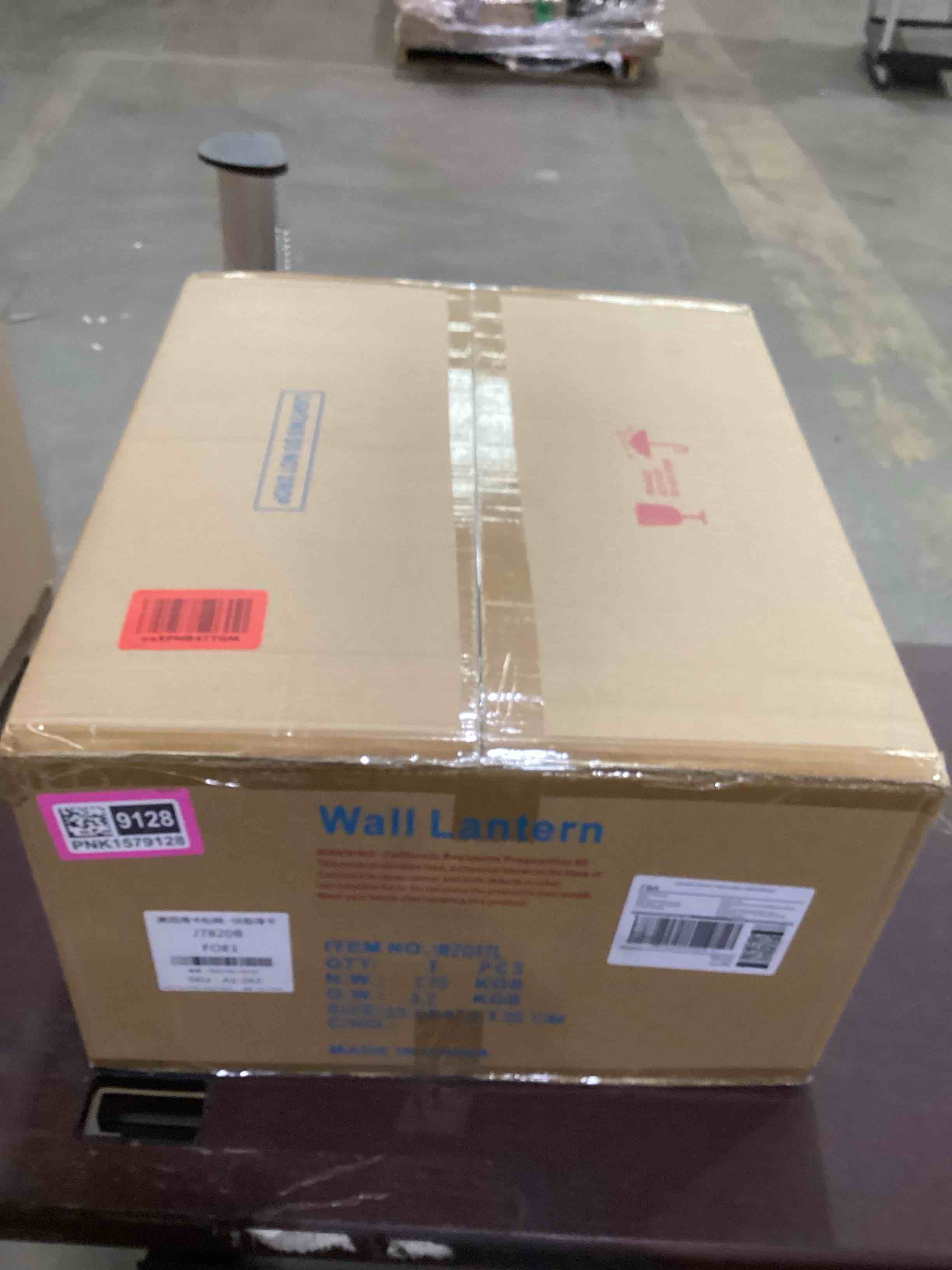 https://s3.amazonaws.com/lotting-images-prod/bidfta/PNK1579128_1738003940870.jpeg