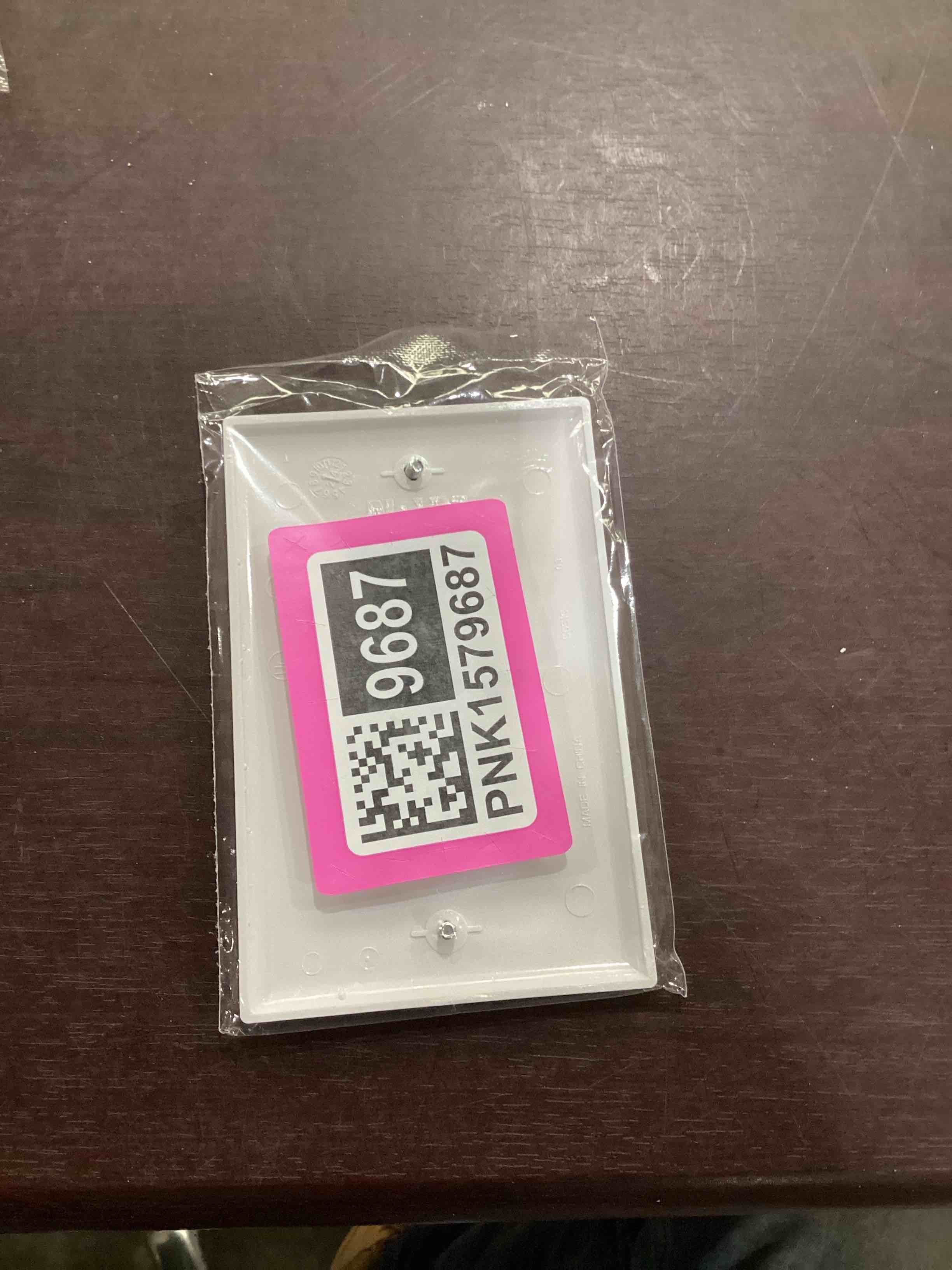 https://s3.amazonaws.com/lotting-images-prod/bidfta/PNK1579687_1738700428371.jpeg