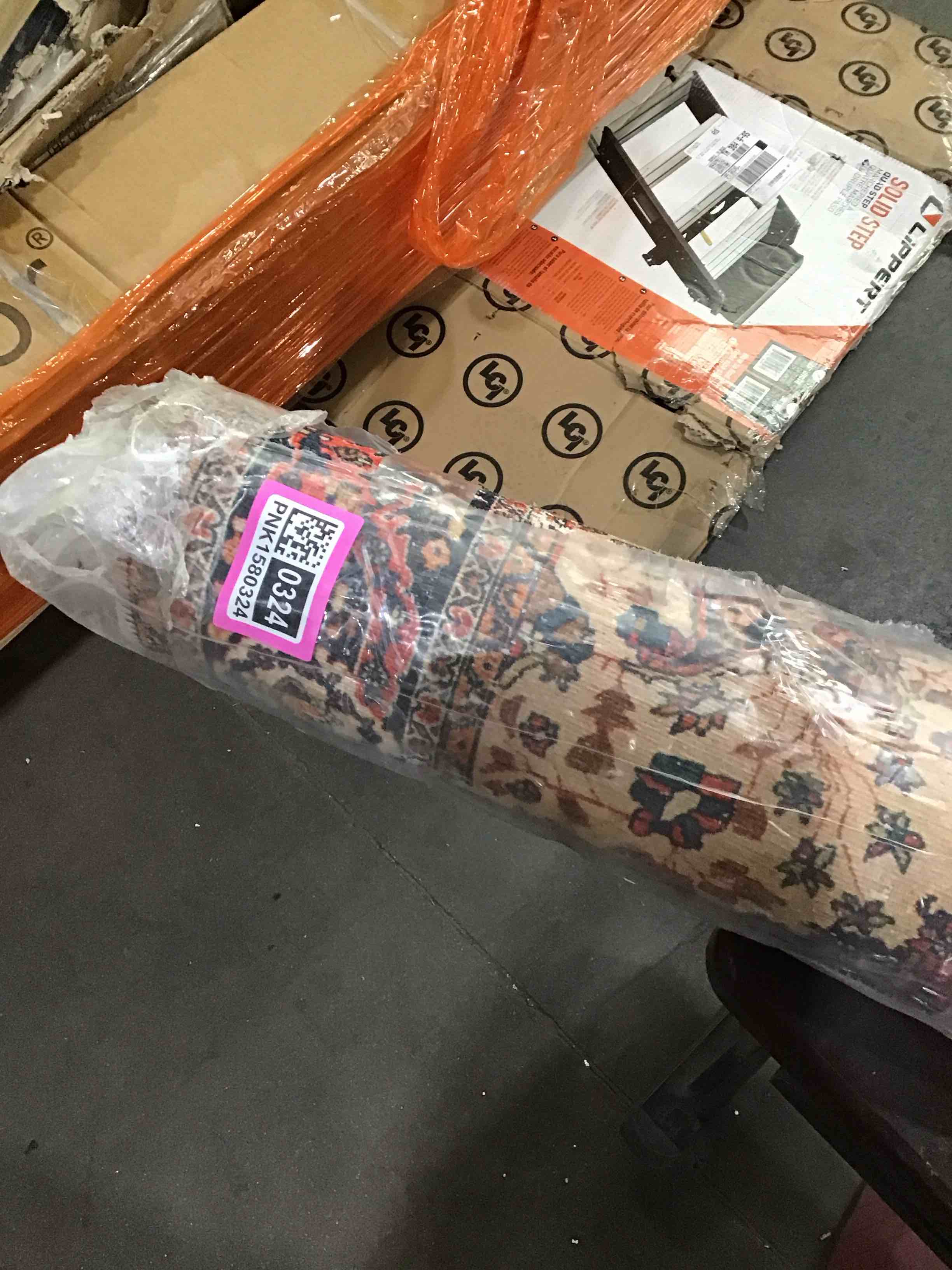 Loren area rug, red navy, 5’ x 7’6”