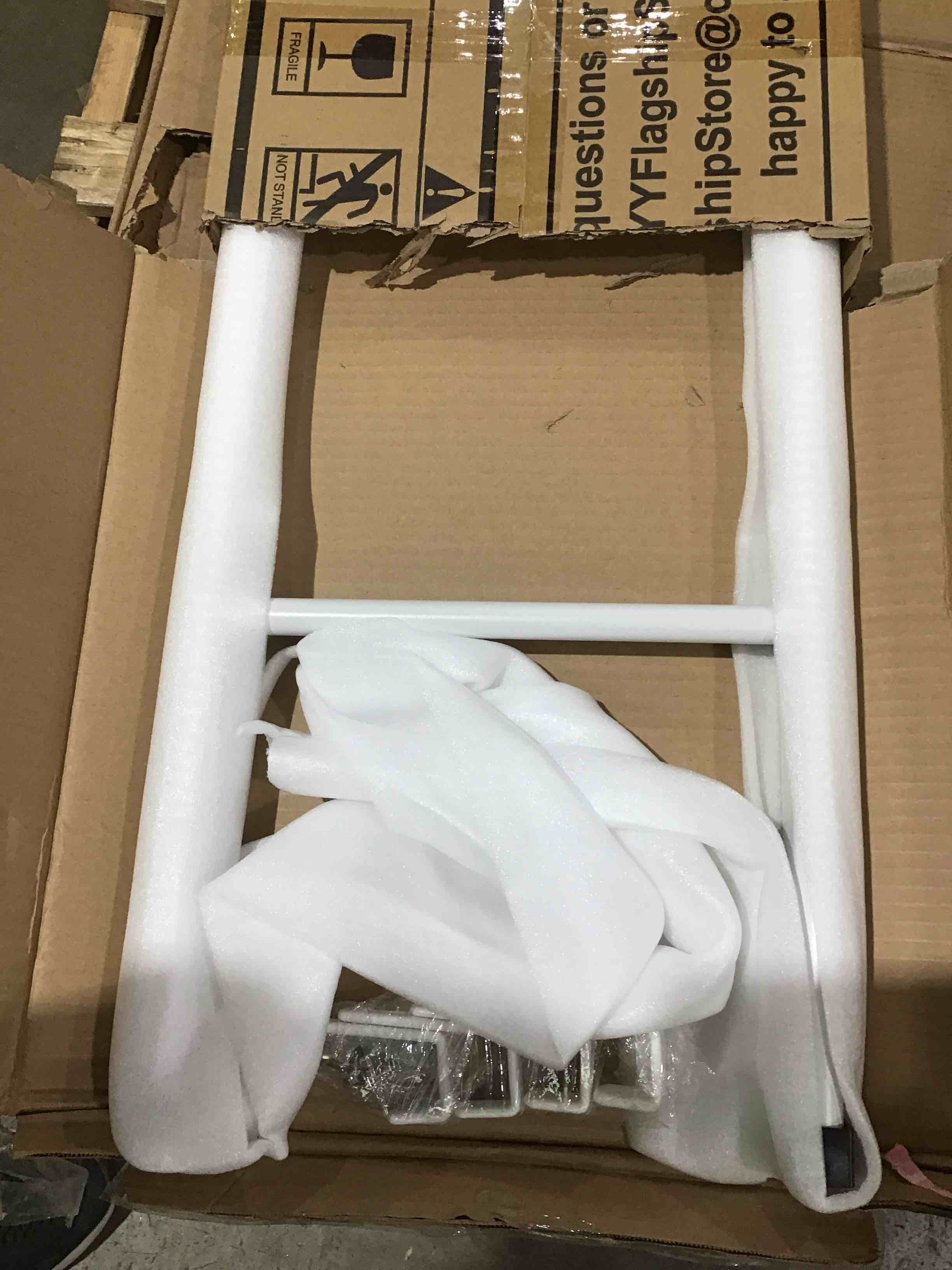 https://s3.amazonaws.com/lotting-images-prod/bidfta/PNK1581052_1741365554241.jpeg