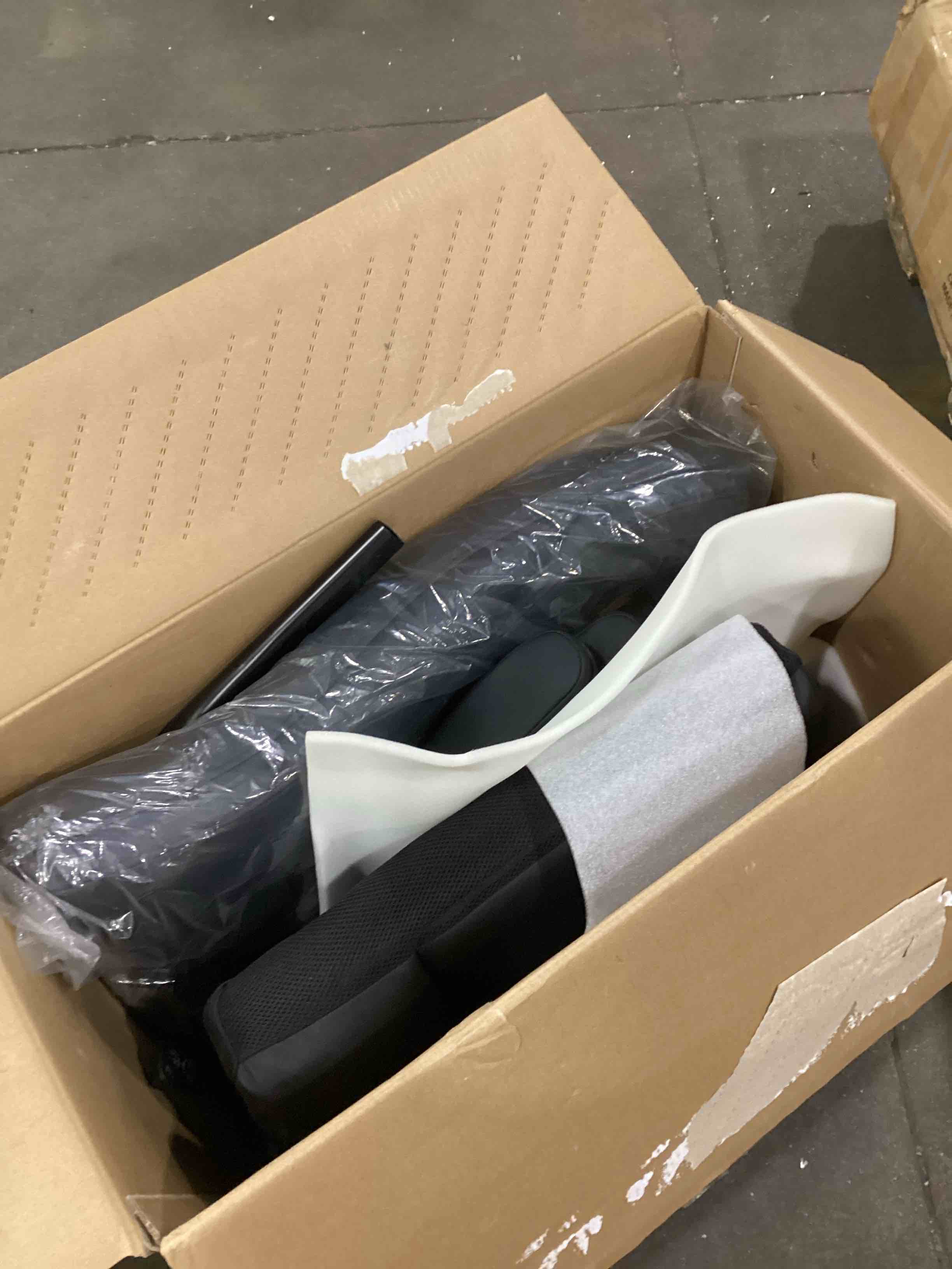 https://s3.amazonaws.com/lotting-images-prod/bidfta/PNK1585908_1750253116308.jpeg