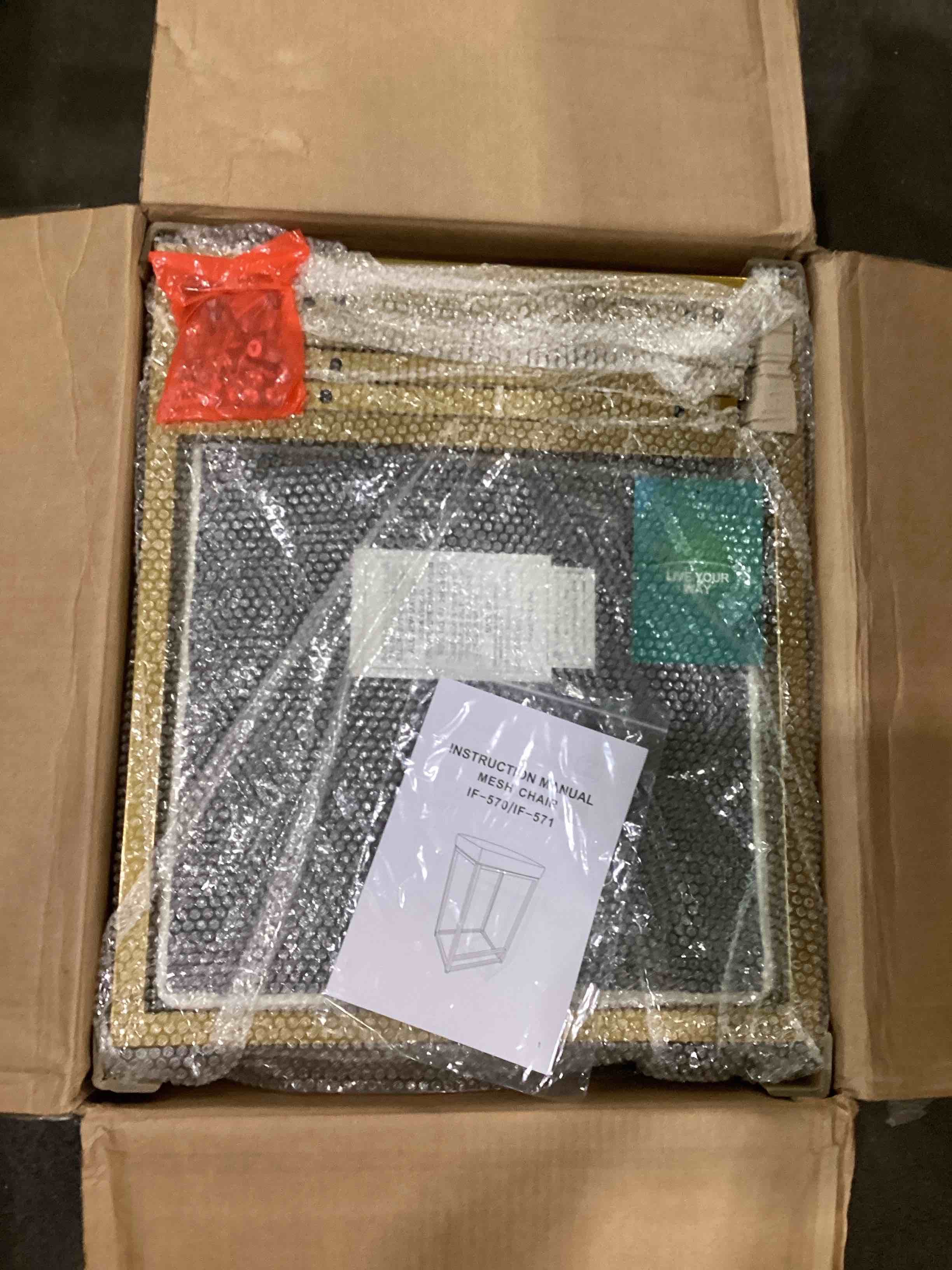 https://s3.amazonaws.com/lotting-images-prod/bidfta/PNK1586027_1750339425630.jpeg