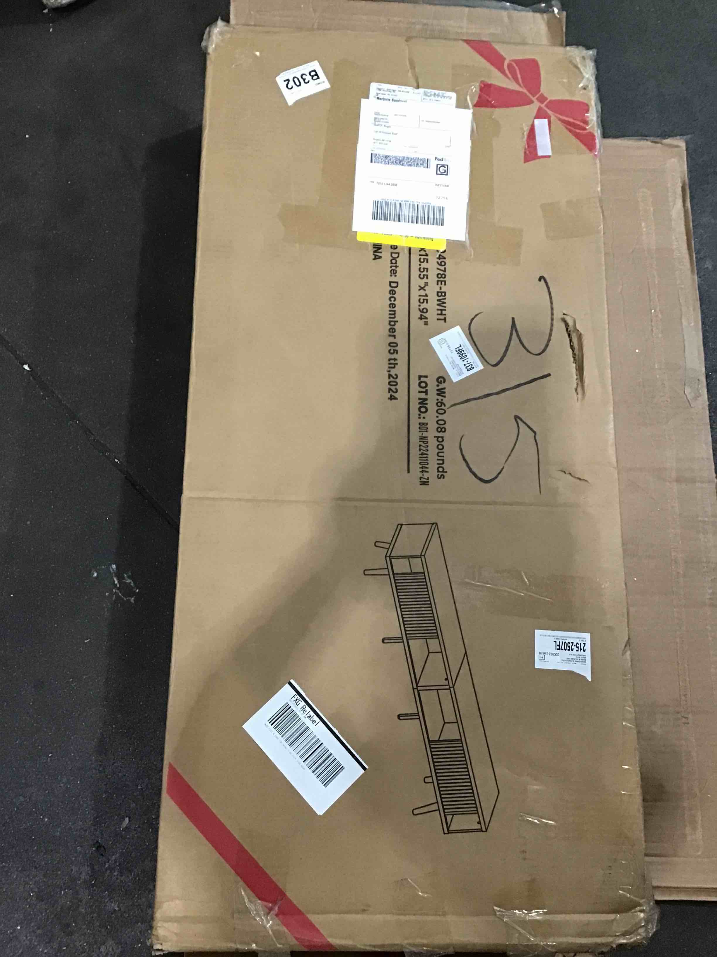 https://s3.amazonaws.com/lotting-images-prod/bidfta/PNK1586355_1750683394135.jpeg