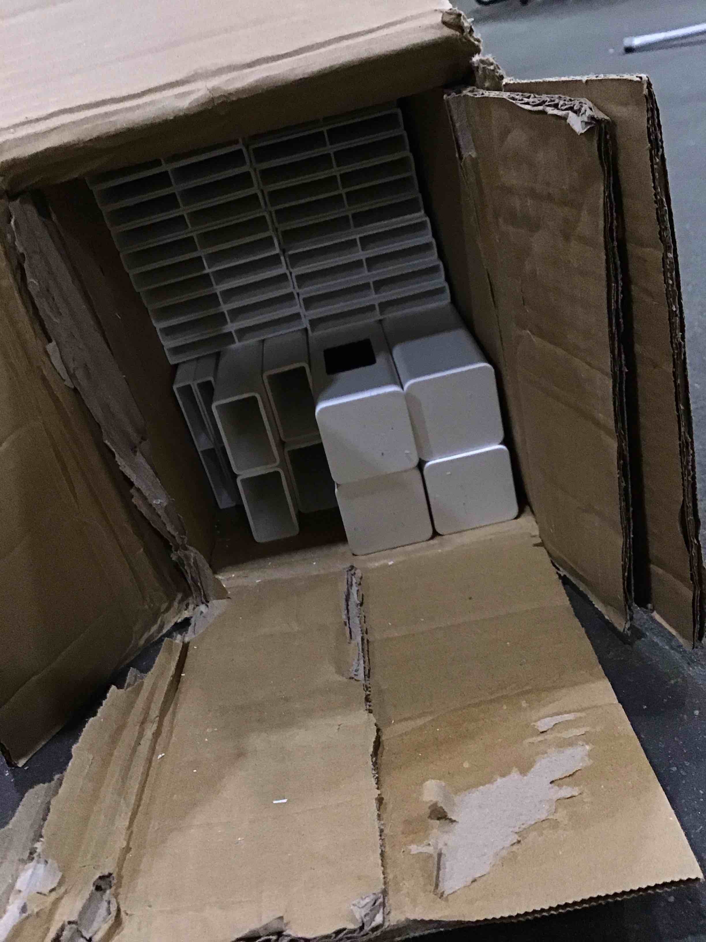 https://s3.amazonaws.com/lotting-images-prod/bidfta/PNK1586422_1750786463337.jpeg
