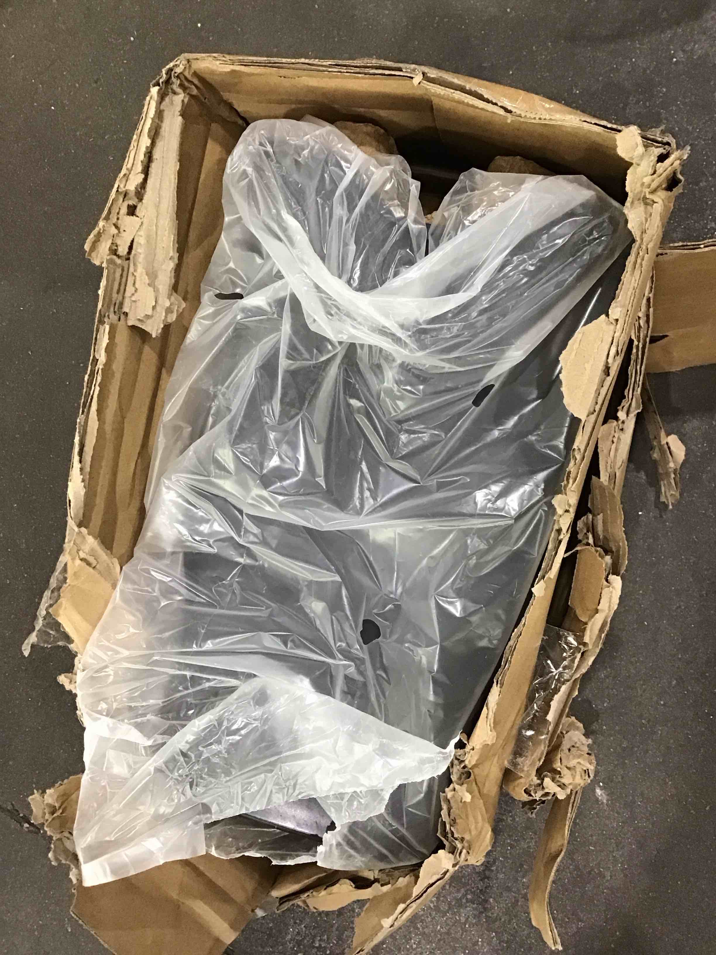 https://s3.amazonaws.com/lotting-images-prod/bidfta/PNK1587059_1751392278082.jpeg