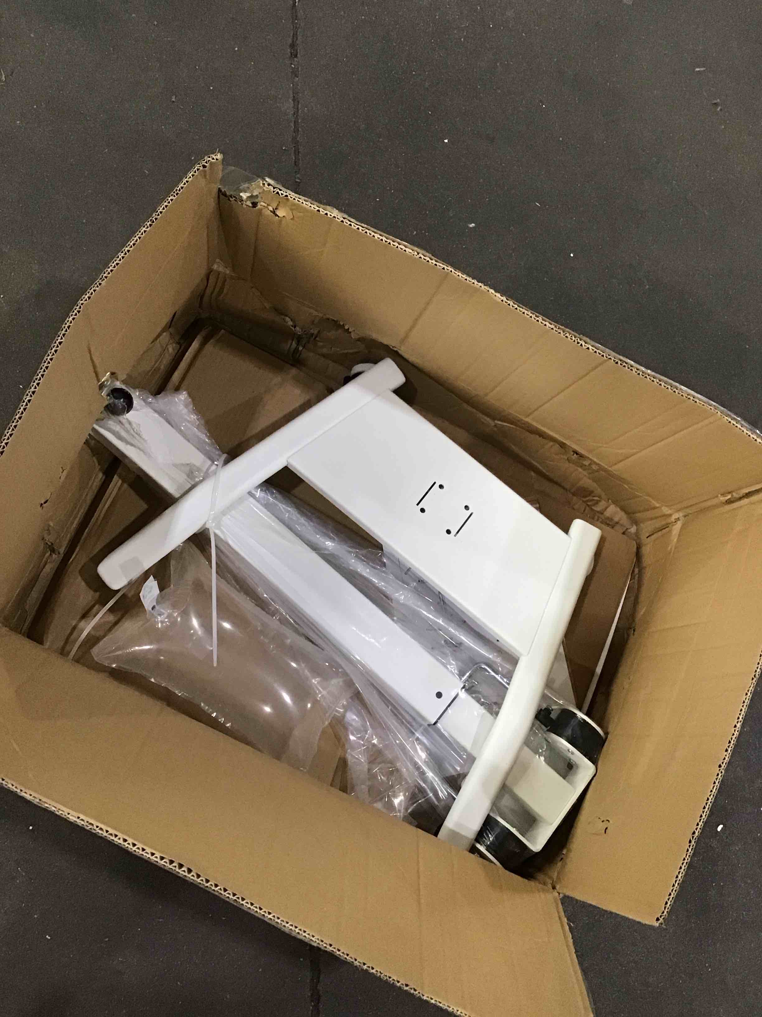 https://s3.amazonaws.com/lotting-images-prod/bidfta/PNK1587340_1751566187196.jpeg