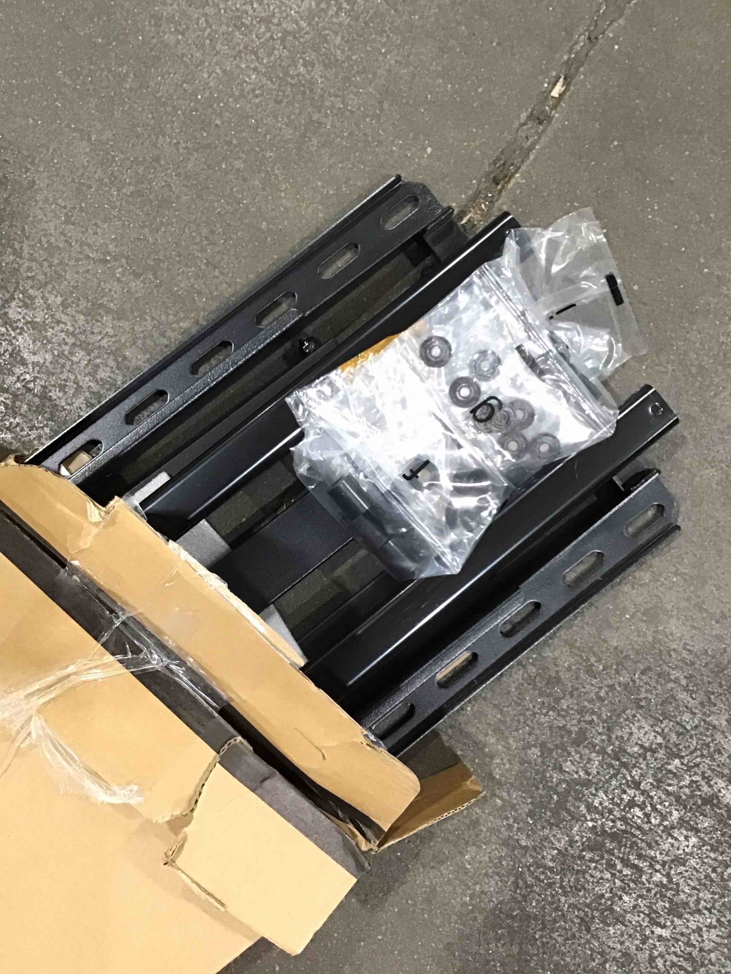 https://s3.amazonaws.com/lotting-images-prod/bidfta/PNK1587832_1752084835154.jpeg