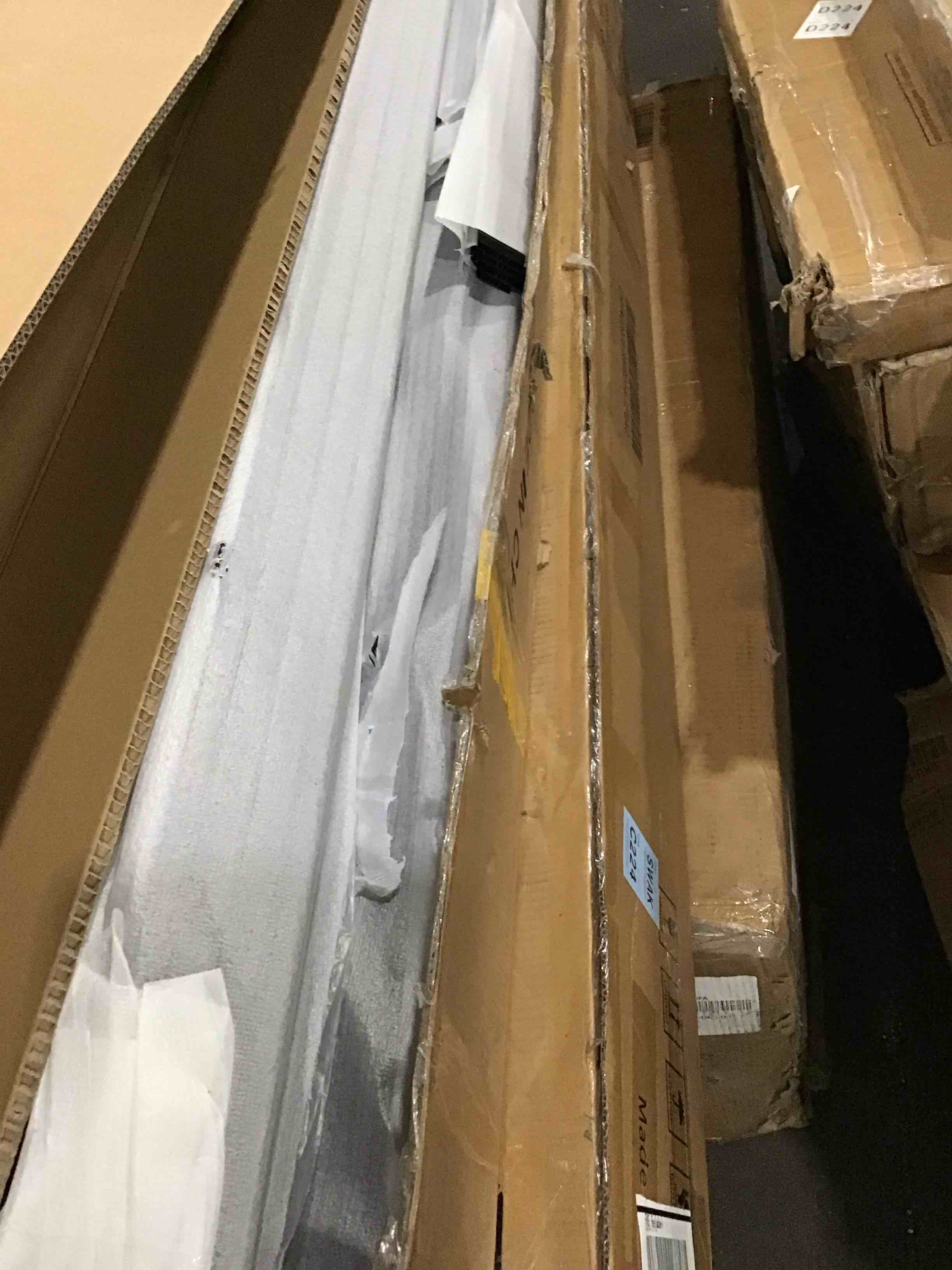 https://s3.amazonaws.com/lotting-images-prod/bidfta/PNK1587998_1752154102215.jpeg