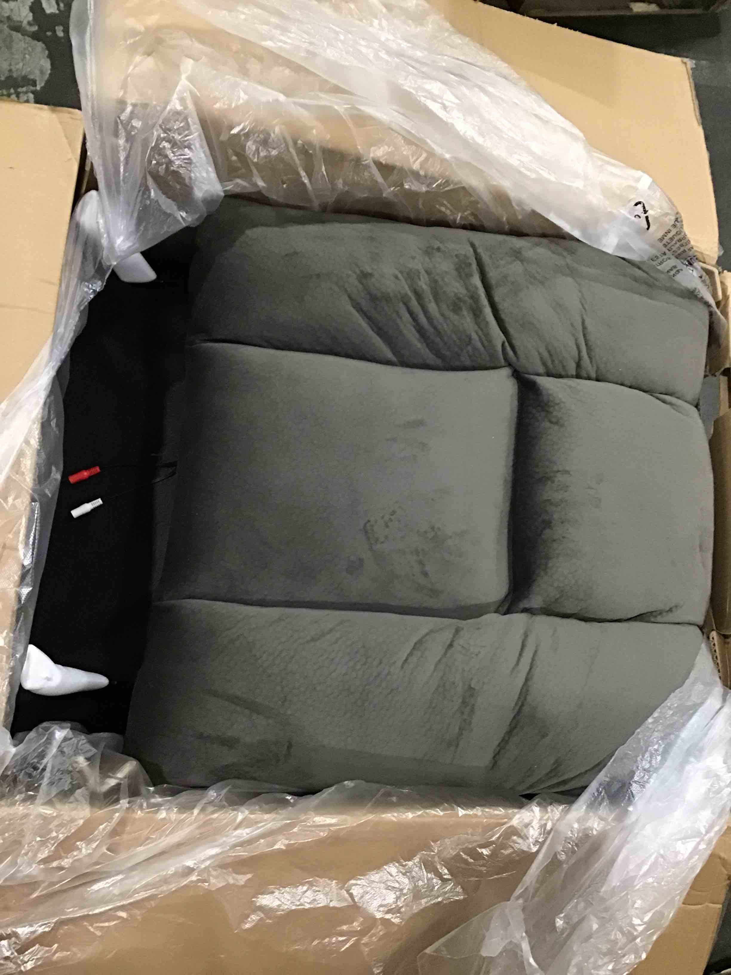 https://s3.amazonaws.com/lotting-images-prod/bidfta/PNK1590649_1750335019923.jpeg