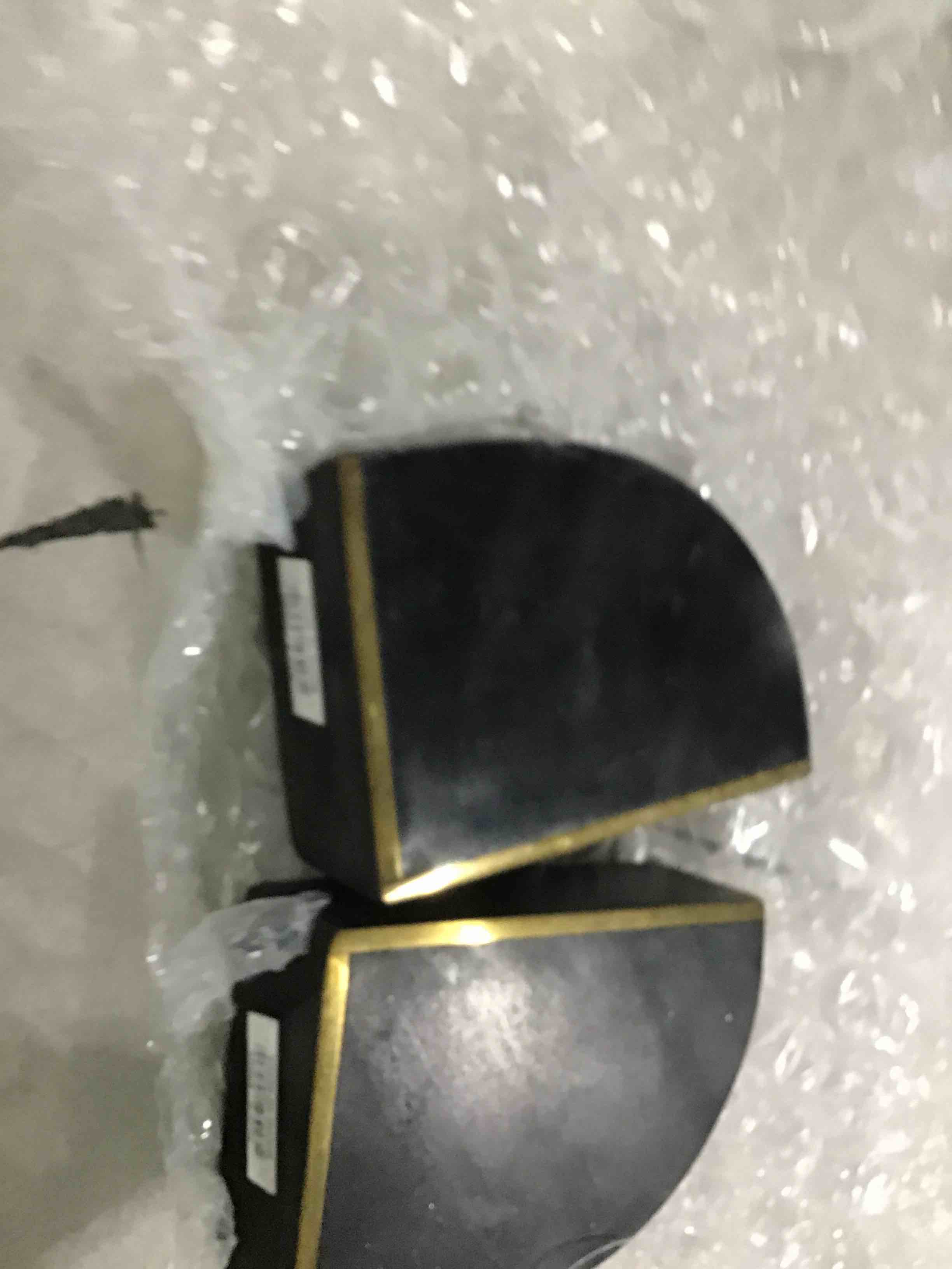 https://s3.amazonaws.com/lotting-images-prod/bidfta/PNK1590907_1750788526485.jpeg
