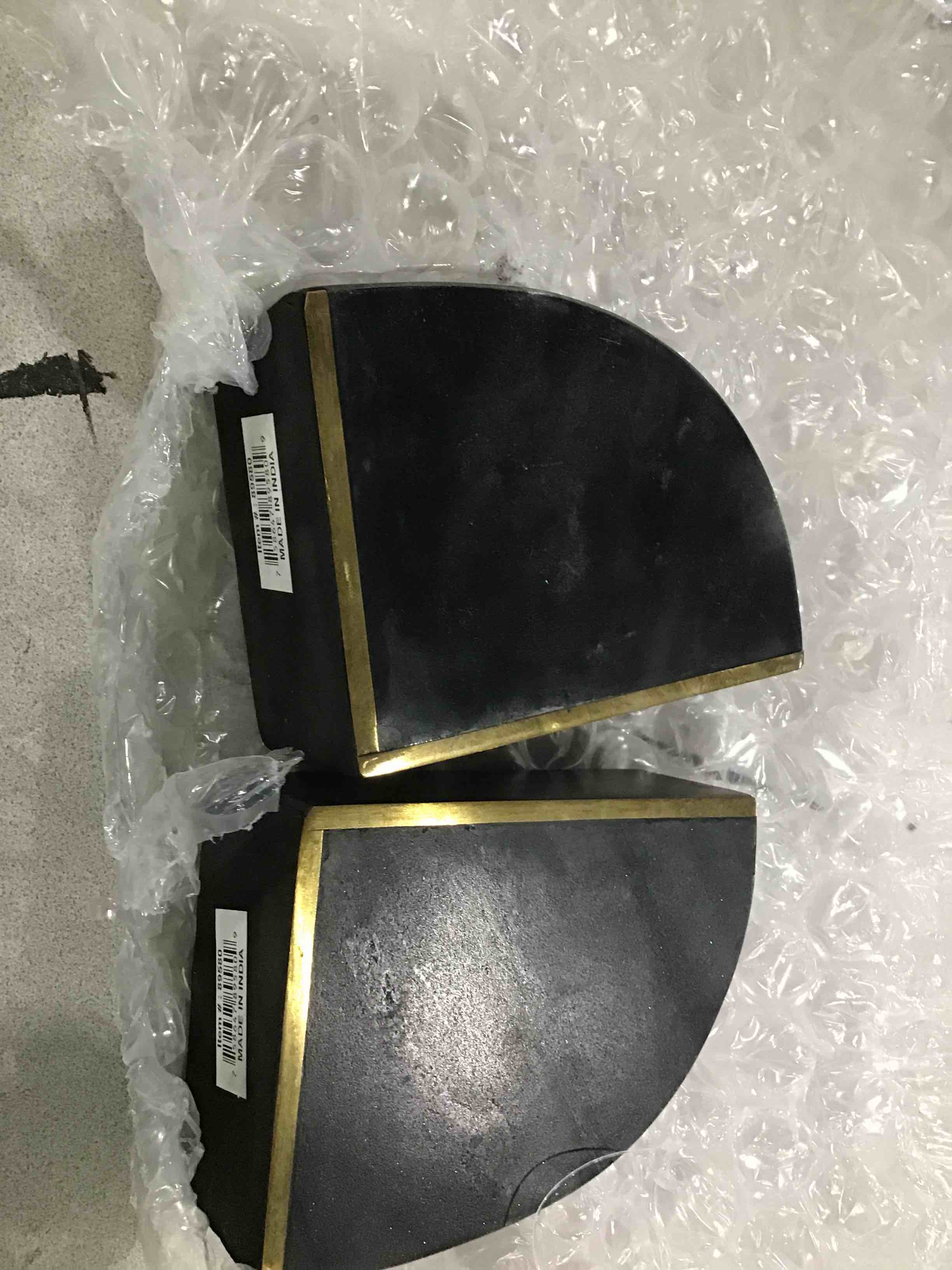 https://s3.amazonaws.com/lotting-images-prod/bidfta/PNK1590907_1750788528474.jpeg