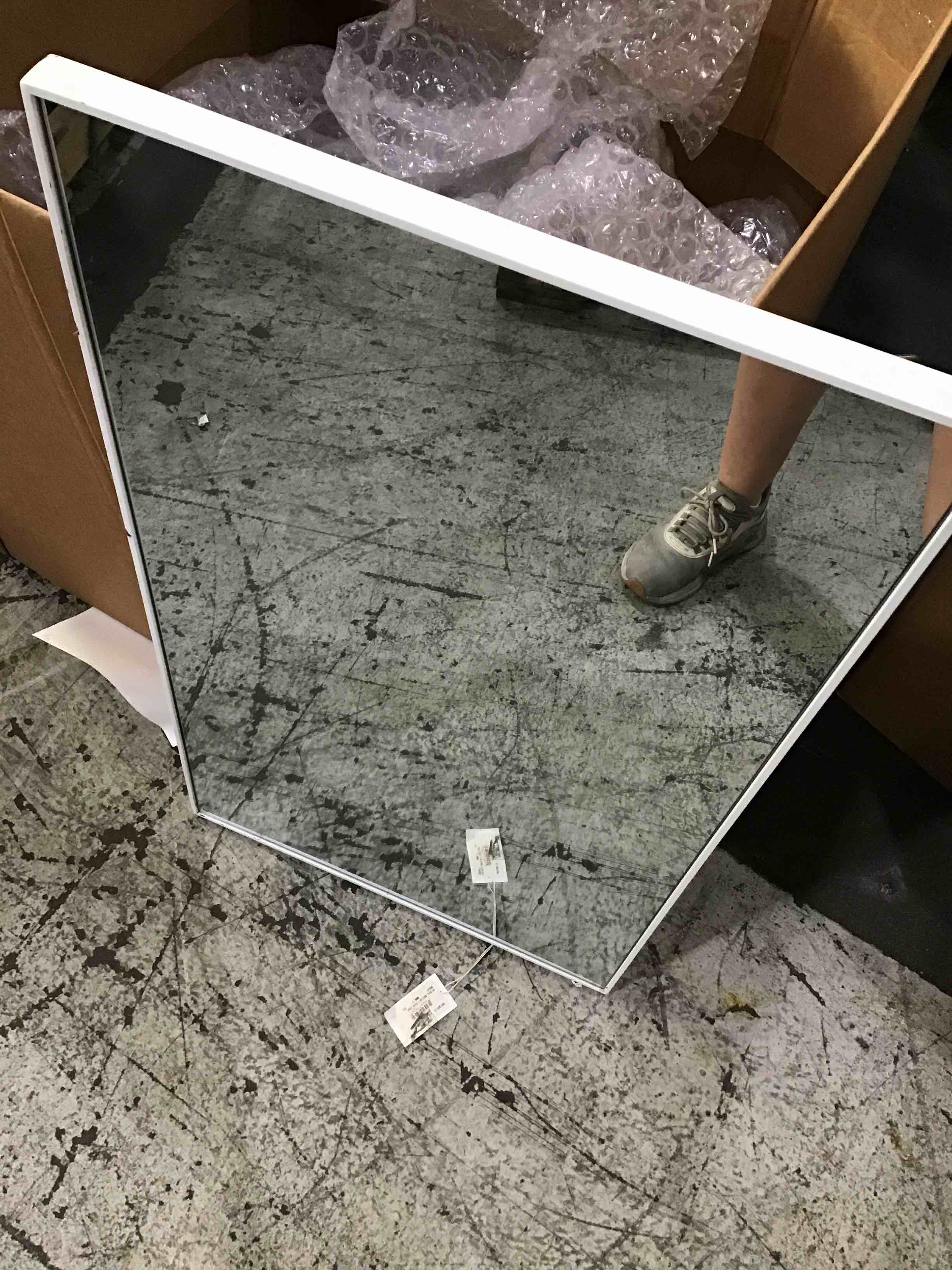 https://s3.amazonaws.com/lotting-images-prod/bidfta/PNK1590939_1750795039243.jpeg