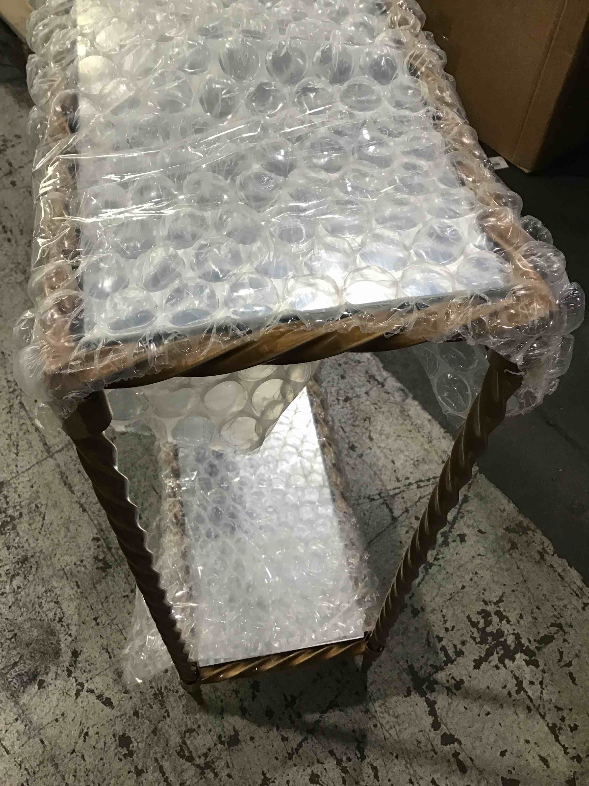 https://s3.amazonaws.com/lotting-images-prod/bidfta/PNK1590995_1750868577038.jpeg