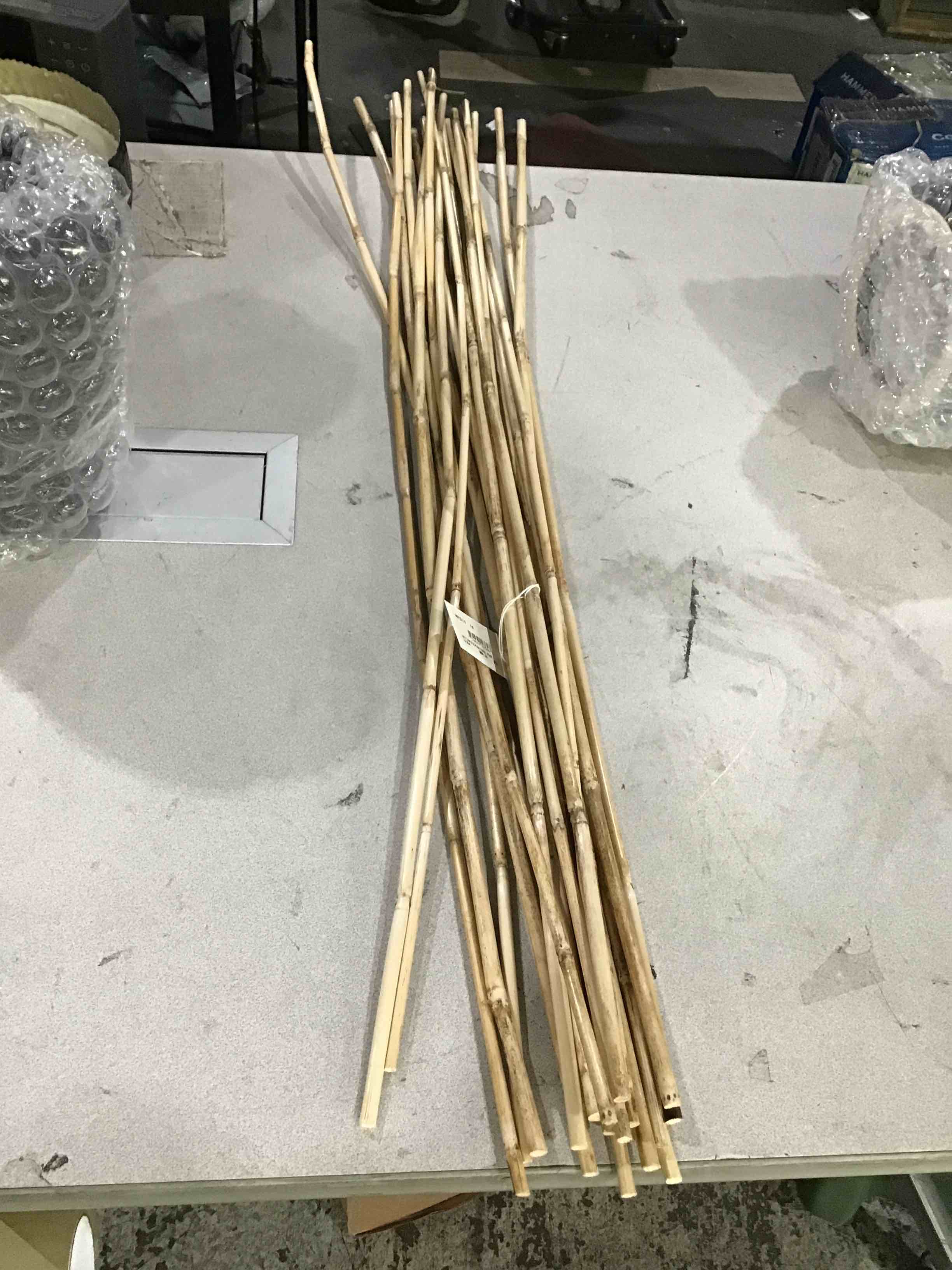https://s3.amazonaws.com/lotting-images-prod/bidfta/PNK1596417_1751480496921.jpeg