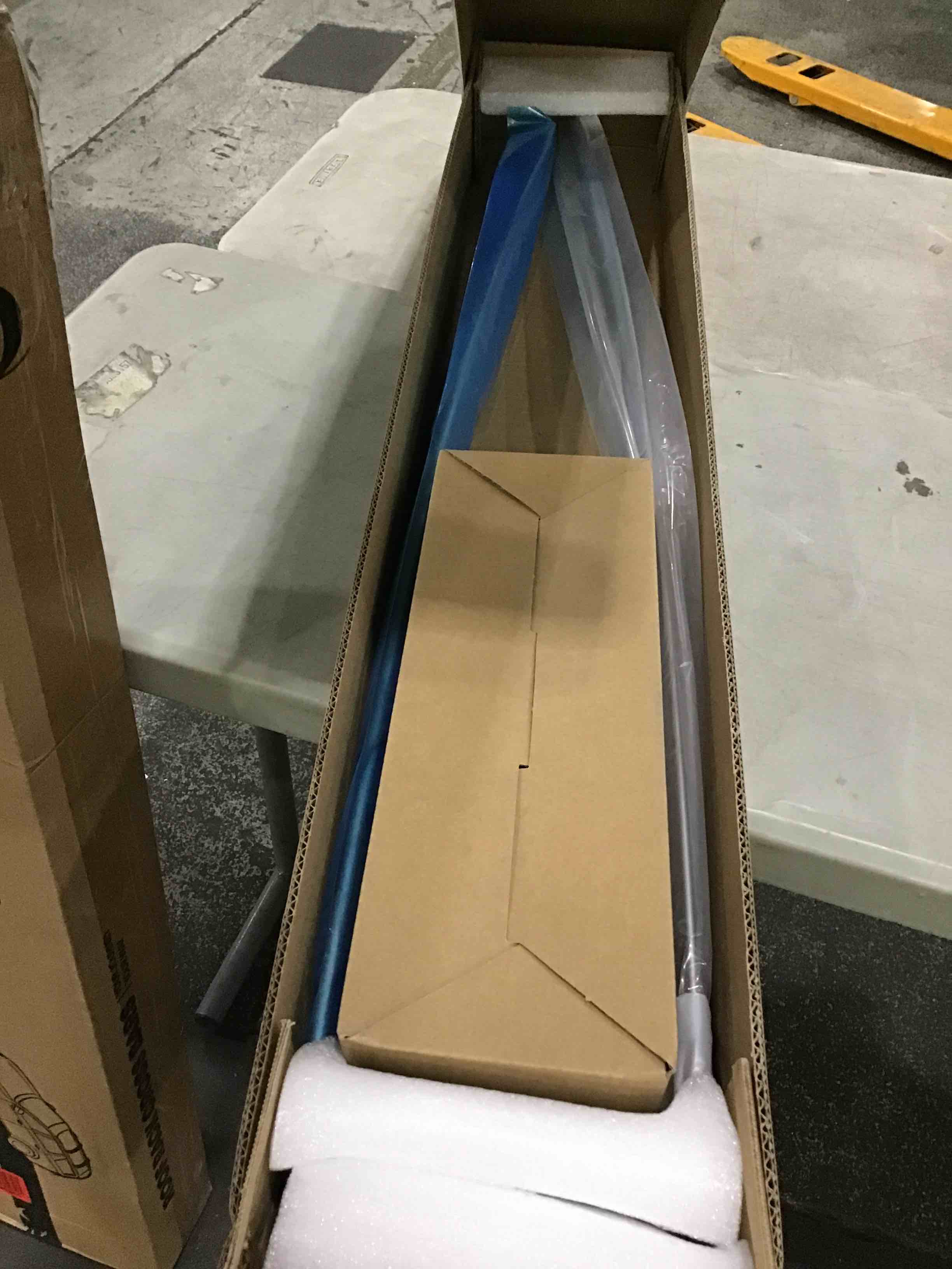 https://s3.amazonaws.com/lotting-images-prod/bidfta/PNK1596653_1751997883213.jpeg
