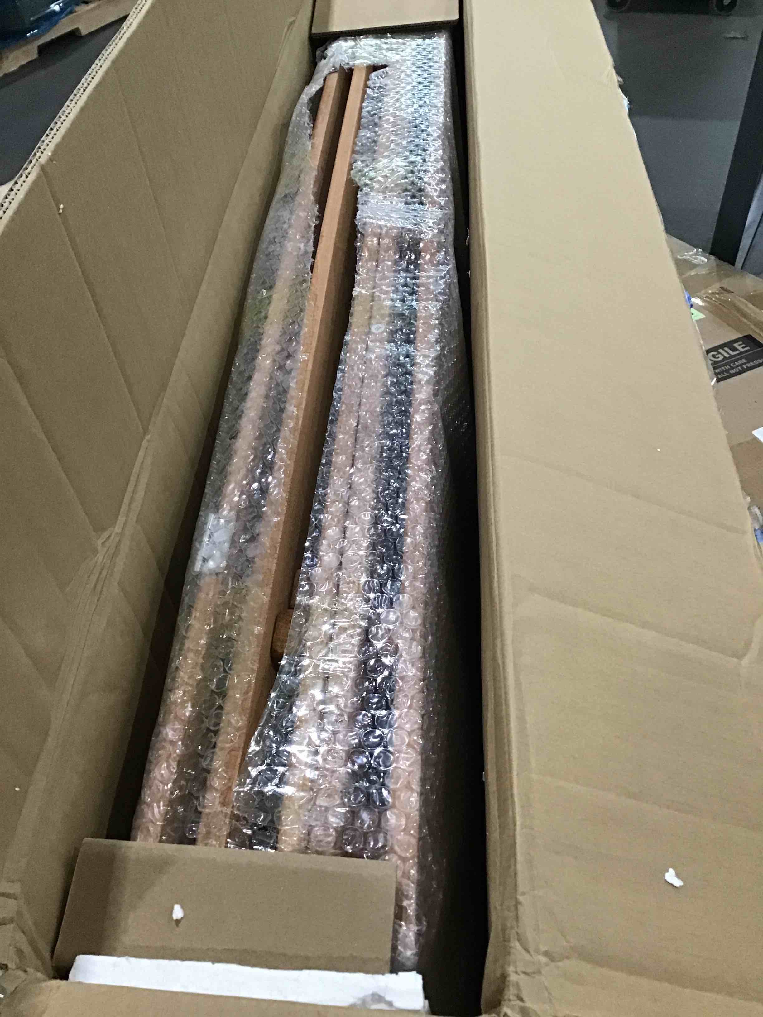 https://s3.amazonaws.com/lotting-images-prod/bidfta/PNK1596820_1752150747855.jpeg