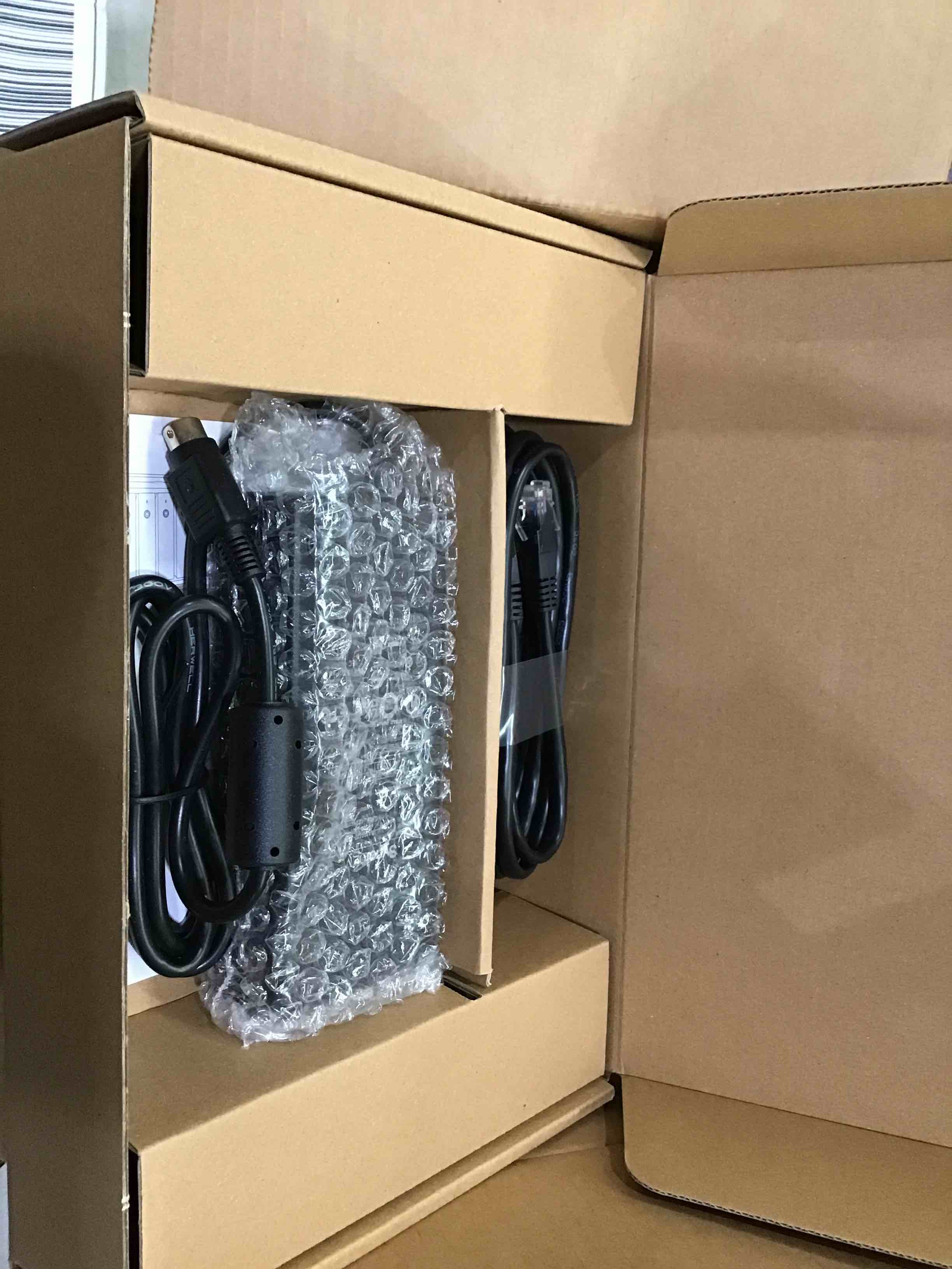 https://s3.amazonaws.com/lotting-images-prod/bidfta/PNK1596870_1752168930615.jpeg