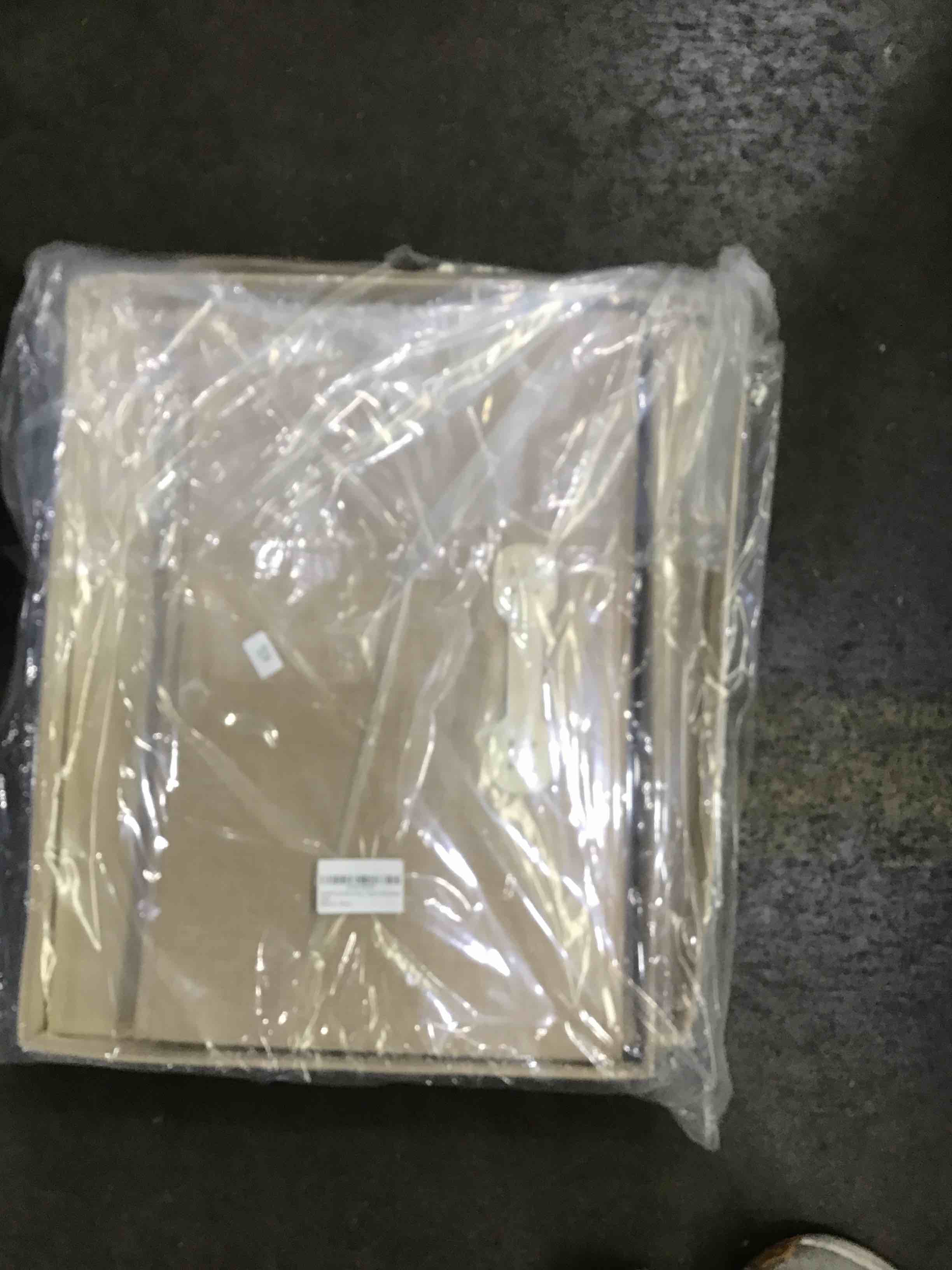 https://s3.amazonaws.com/lotting-images-prod/bidfta/PNK1596900_1752175295212.jpeg