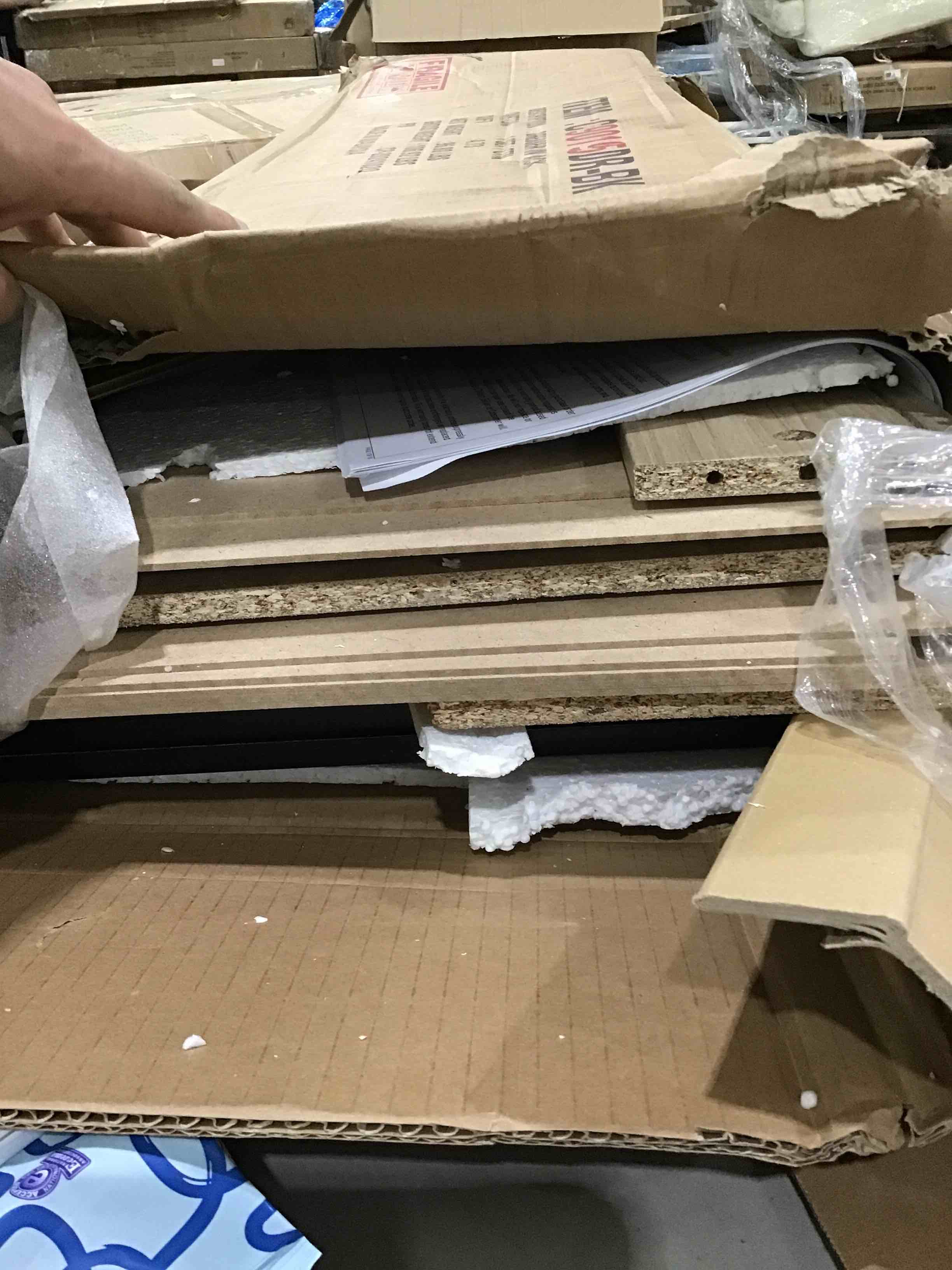 https://s3.amazonaws.com/lotting-images-prod/bidfta/PNK1597300_1750863983872.jpeg