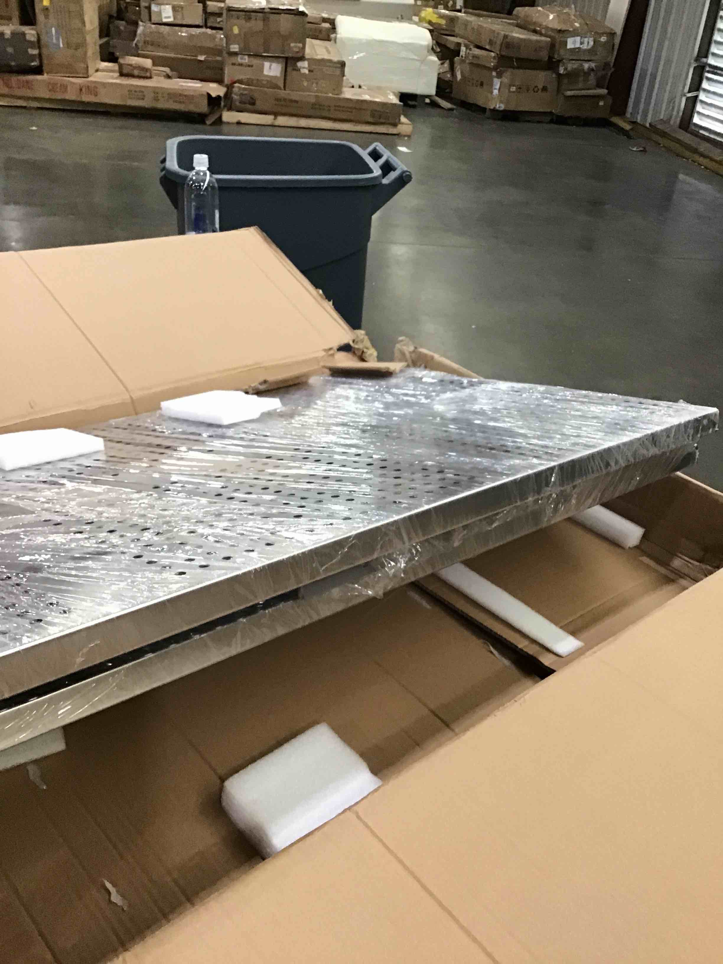 https://s3.amazonaws.com/lotting-images-prod/bidfta/PNK1597351_1751037103728.jpeg
