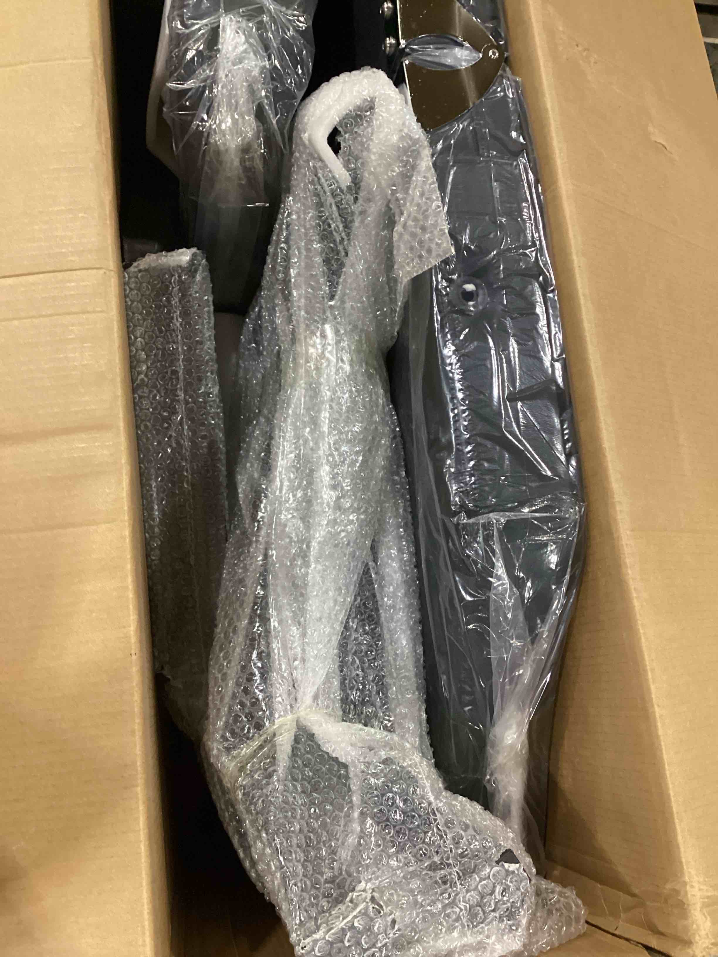 https://s3.amazonaws.com/lotting-images-prod/bidfta/PNK1597521_1751294006692.jpeg