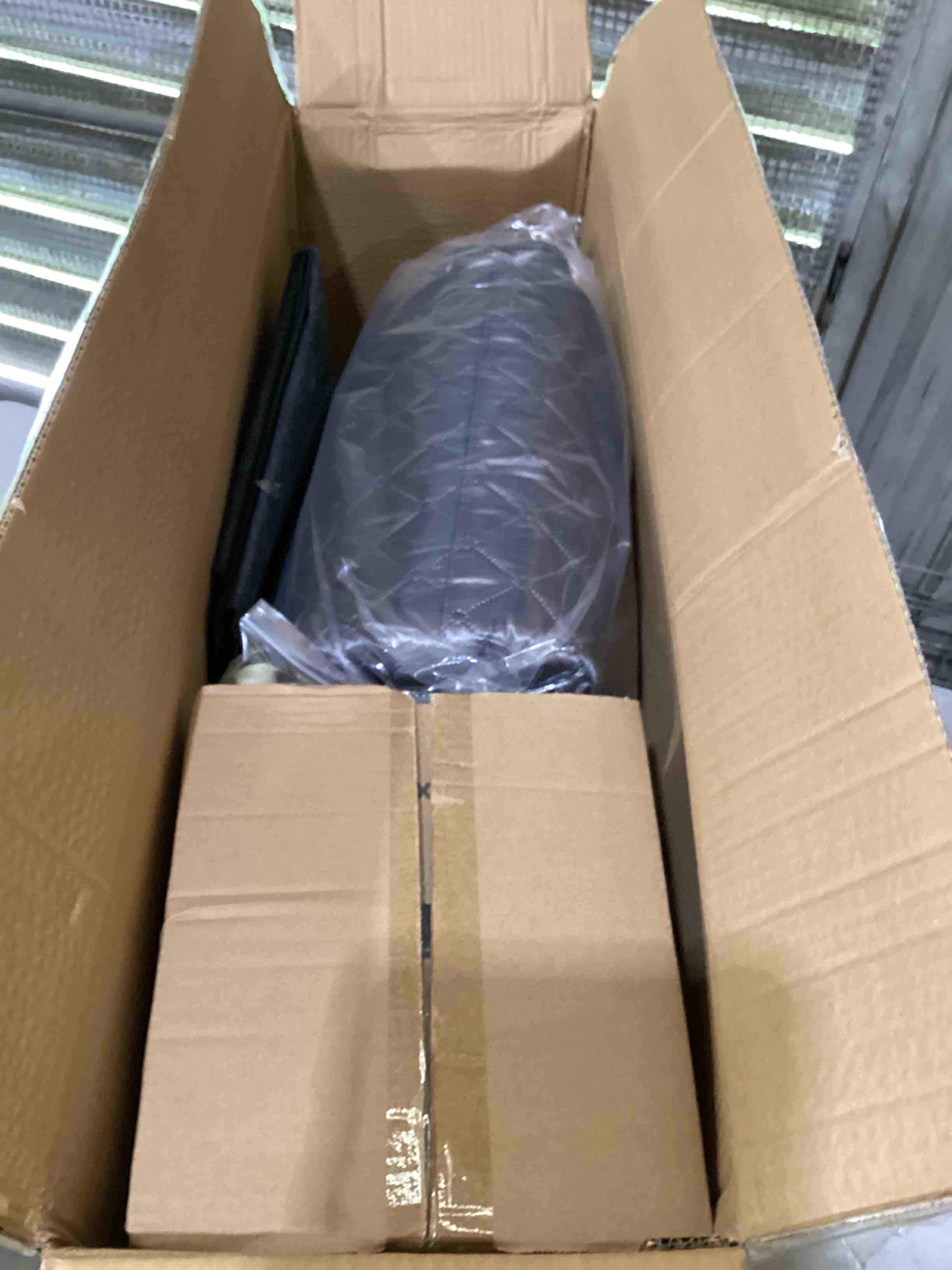 https://s3.amazonaws.com/lotting-images-prod/bidfta/PNK1597754_1752261352180.jpeg