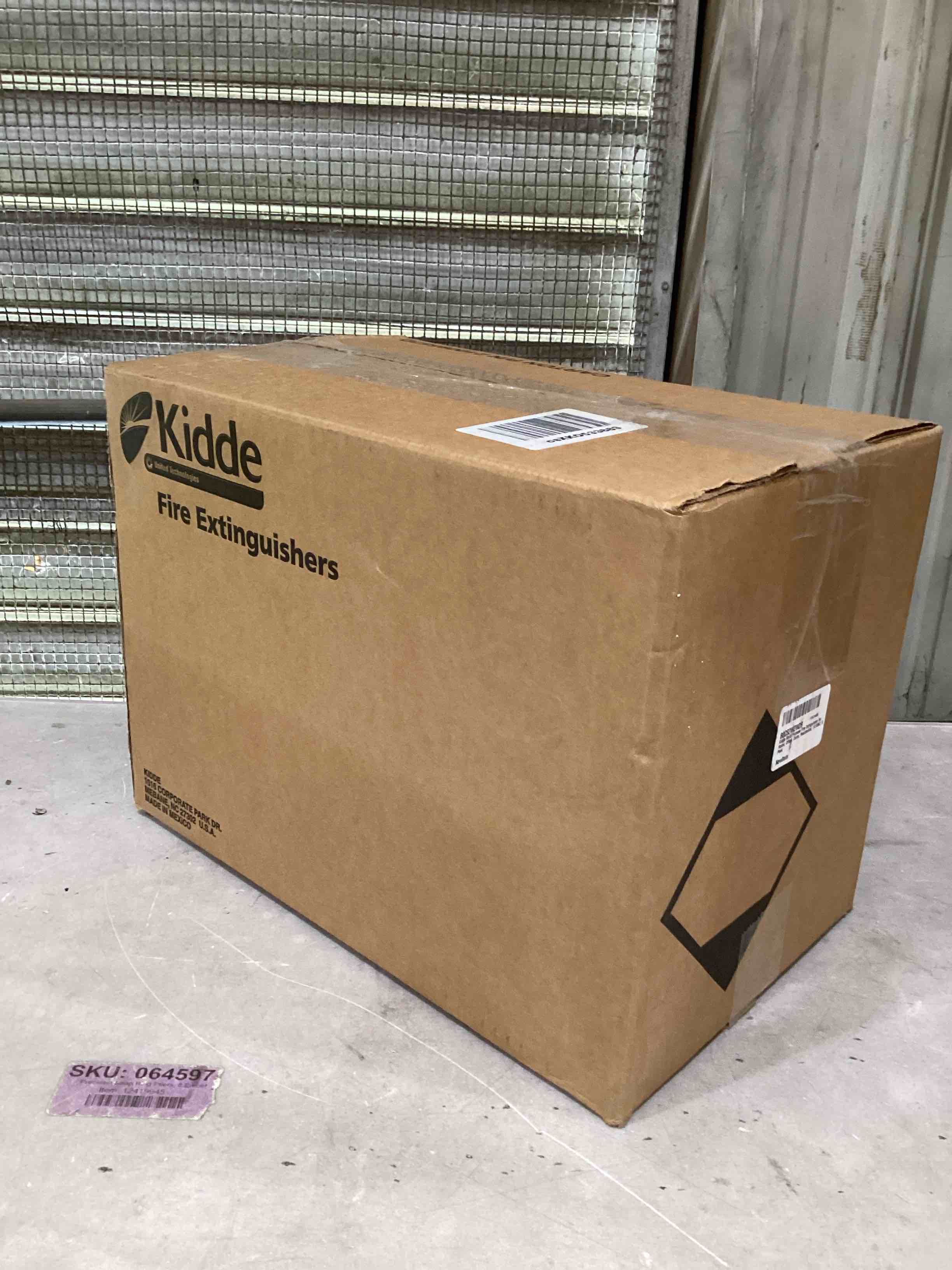 https://s3.amazonaws.com/lotting-images-prod/bidfta/PNK1597760_1752264851769.jpeg