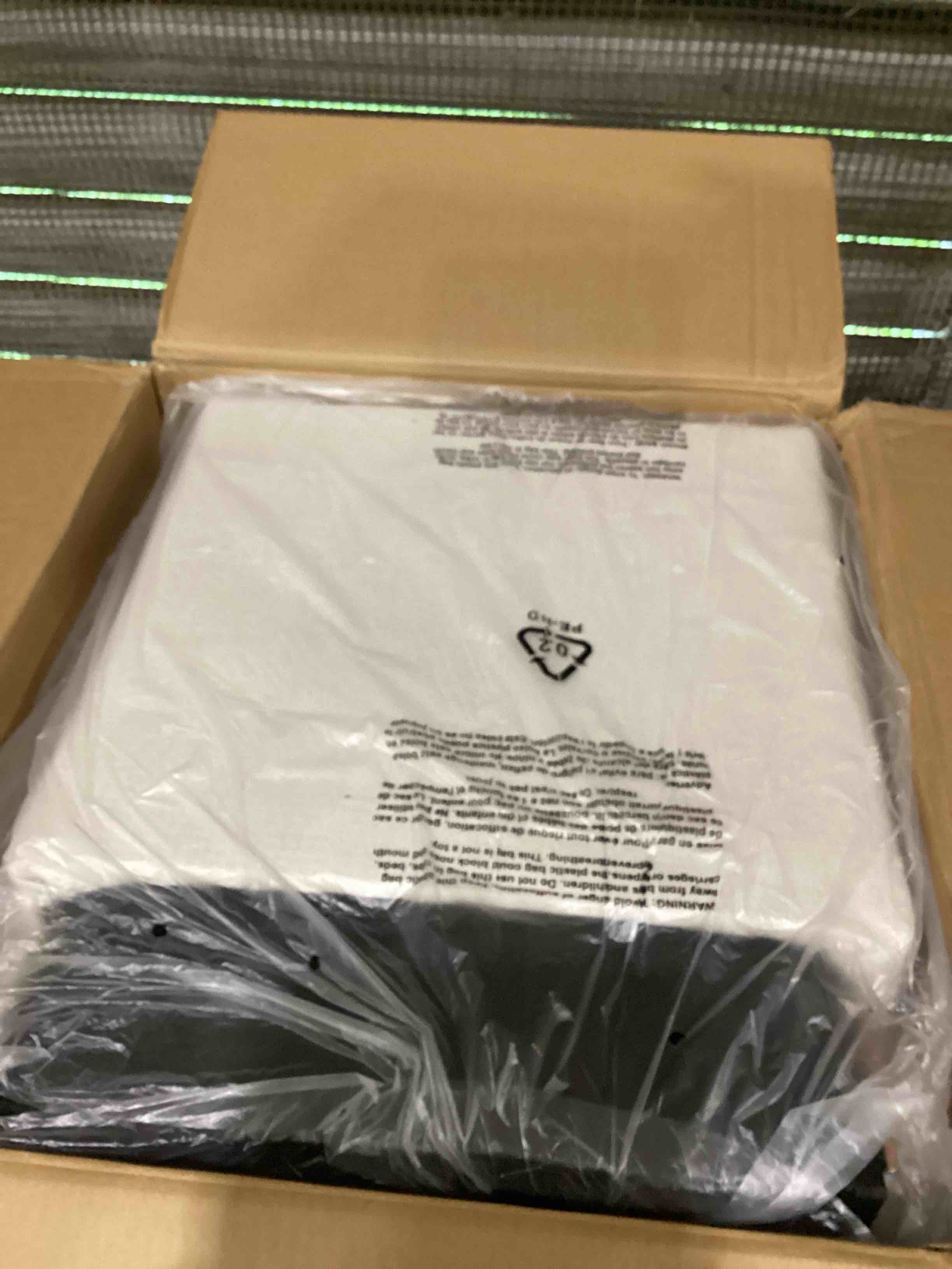 https://s3.amazonaws.com/lotting-images-prod/bidfta/PNK1597773_1752584213568.jpeg