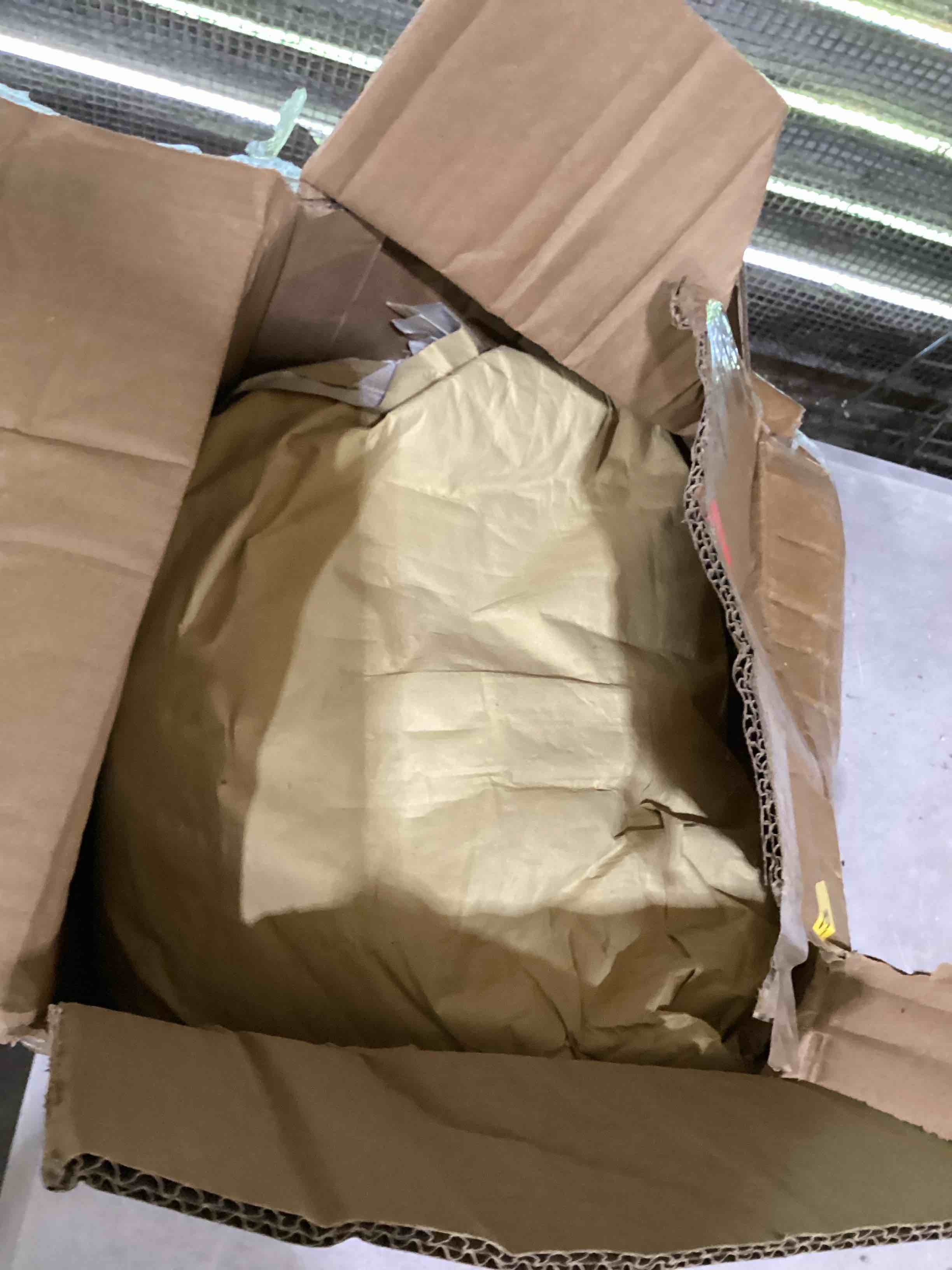 https://s3.amazonaws.com/lotting-images-prod/bidfta/PNK1597795_1752603219911.jpeg