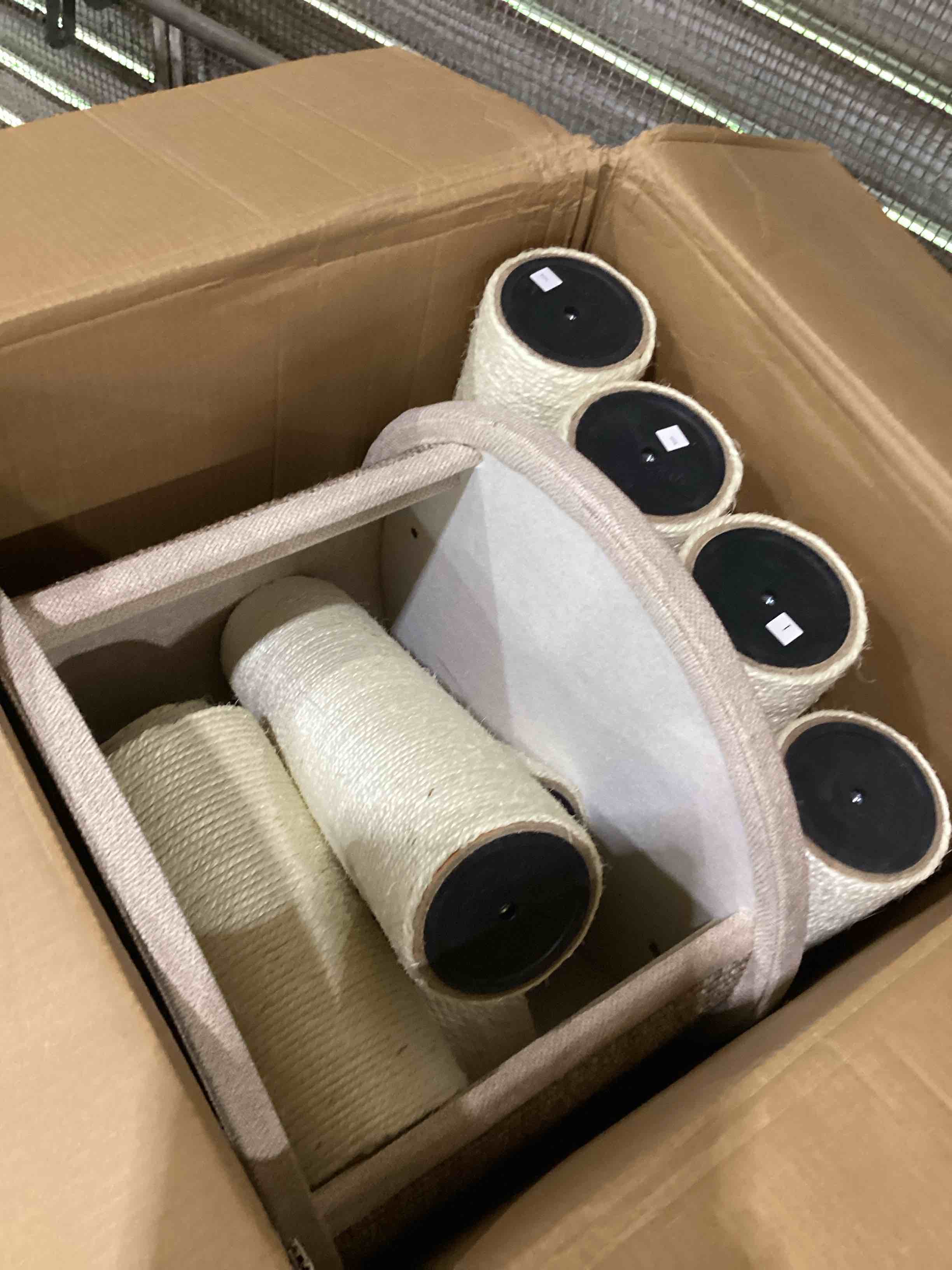 https://s3.amazonaws.com/lotting-images-prod/bidfta/PNK1597893_1752846684695.jpeg