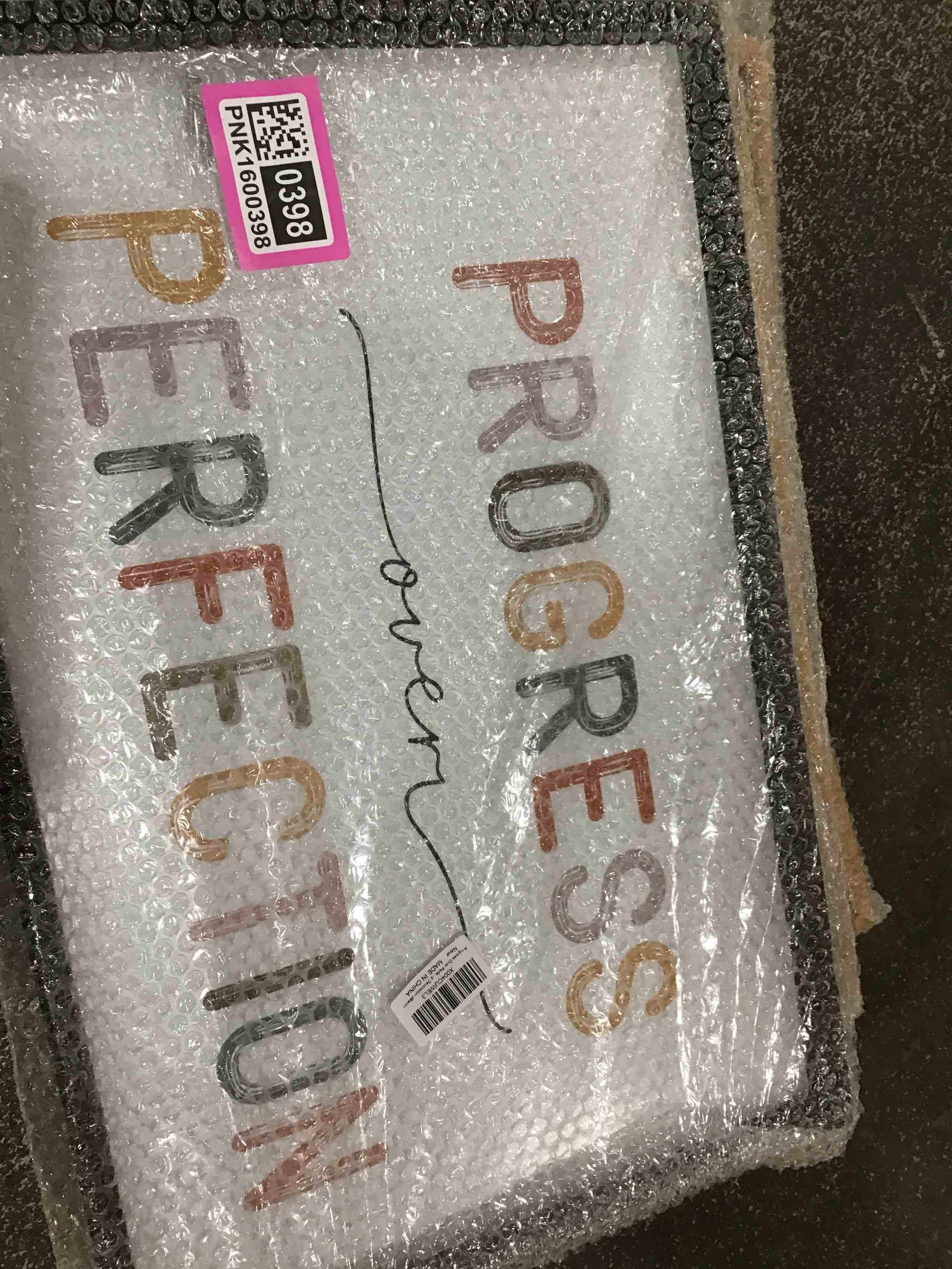 https://s3.amazonaws.com/lotting-images-prod/bidfta/PNK1600397_1740516694570.jpeg