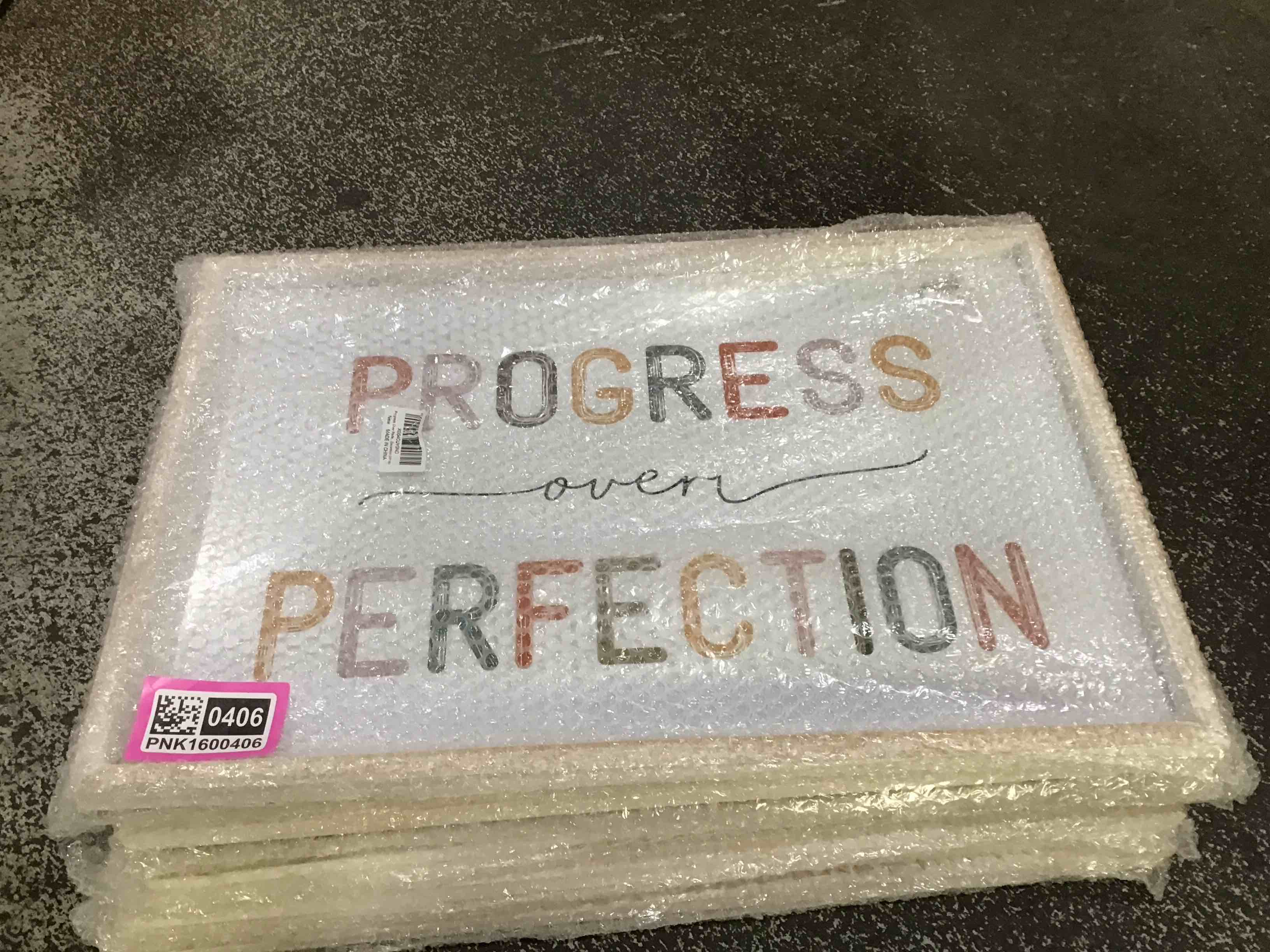 https://s3.amazonaws.com/lotting-images-prod/bidfta/PNK1600405_1740516406844.jpeg