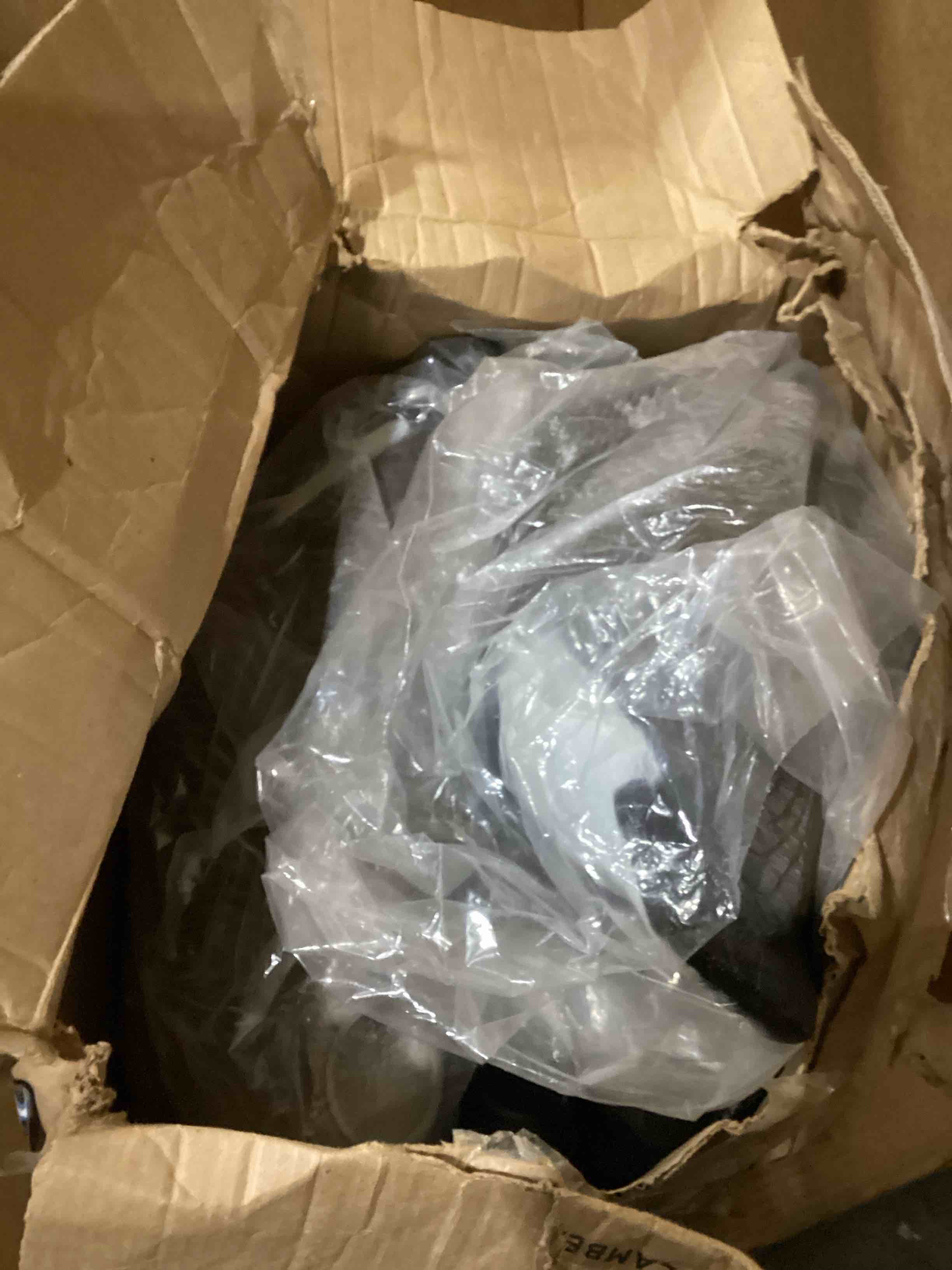 https://s3.amazonaws.com/lotting-images-prod/bidfta/PNK1605367_1743784201074.jpeg