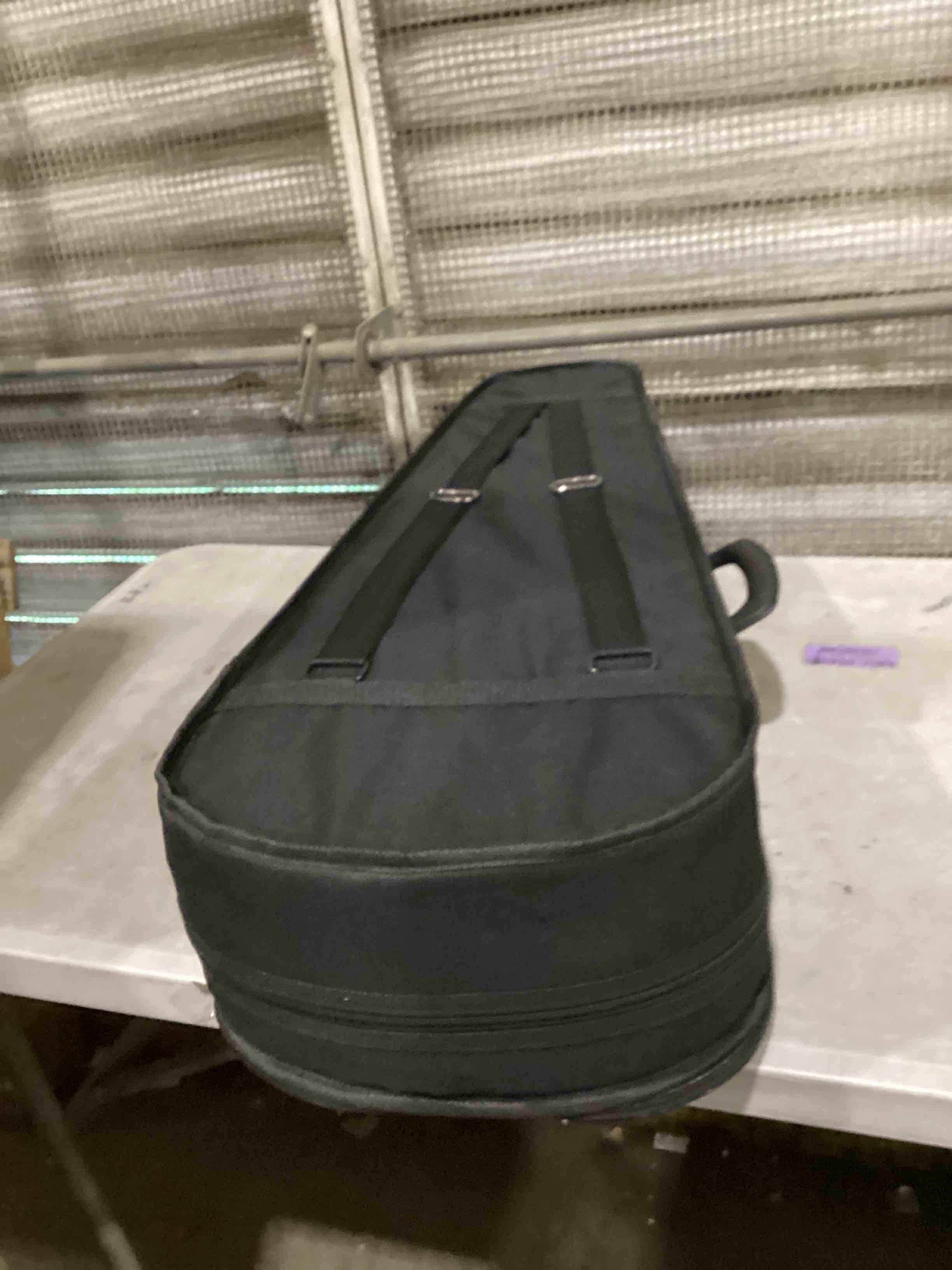 https://s3.amazonaws.com/lotting-images-prod/bidfta/PNK1605467_1744035713136.jpeg
