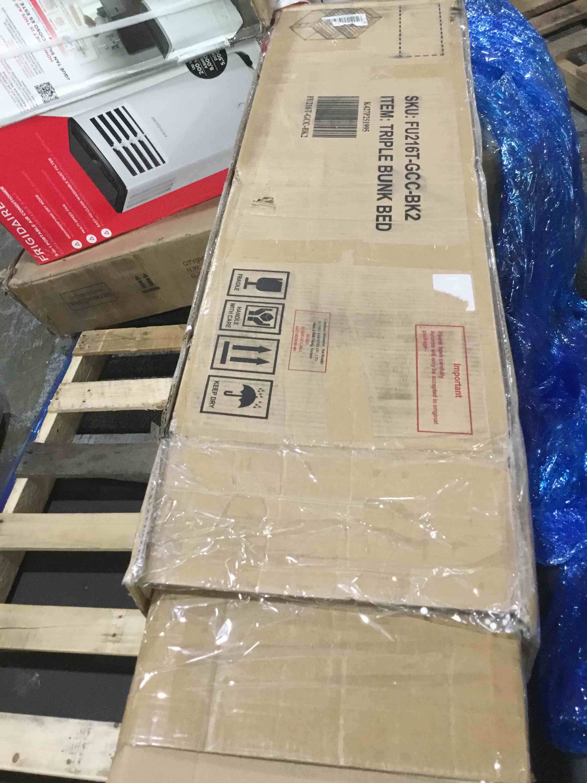 https://s3.amazonaws.com/lotting-images-prod/bidfta/PNK1606055_1752258936138.jpeg