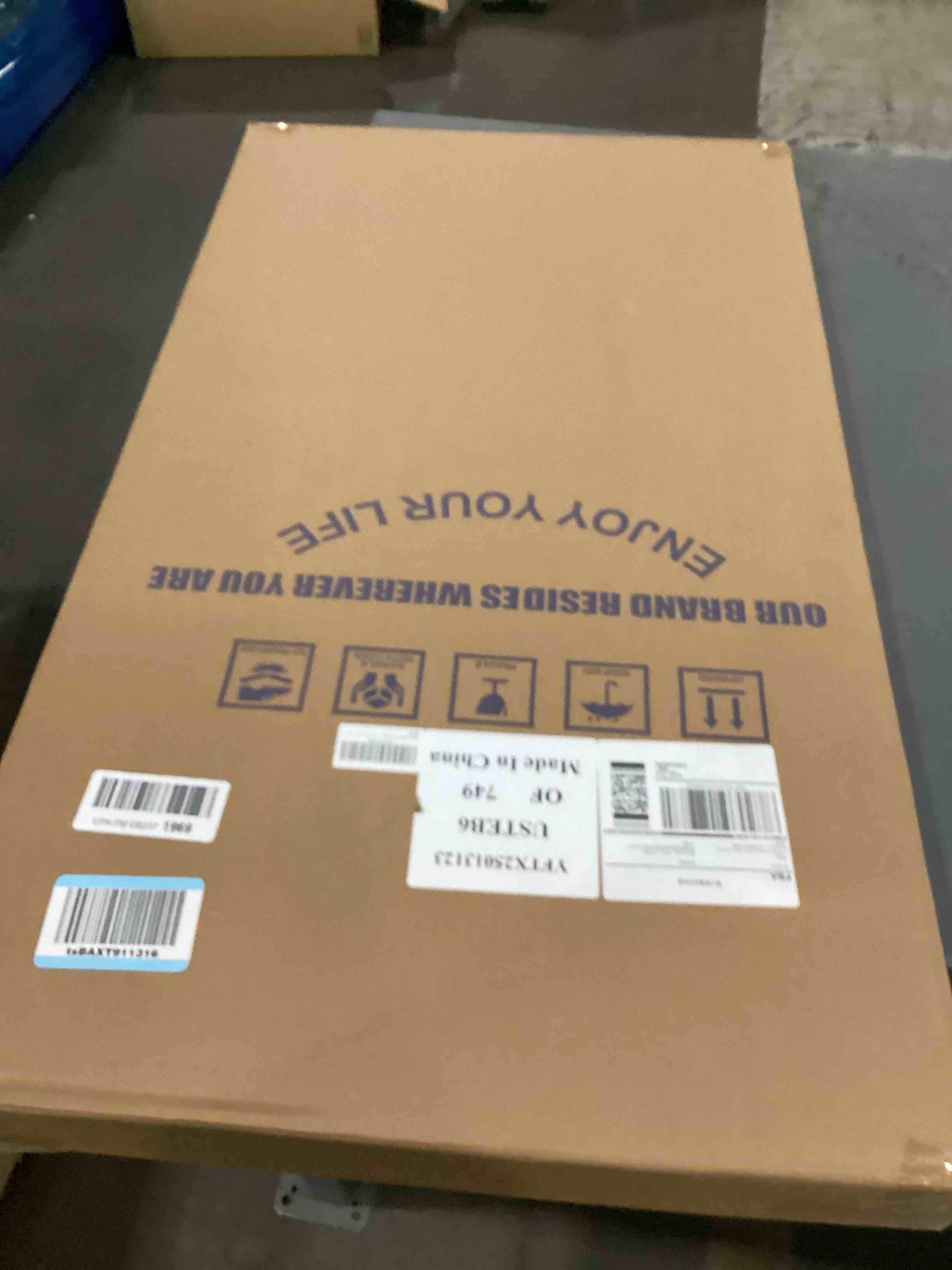 https://s3.amazonaws.com/lotting-images-prod/bidfta/PNK1606330_1753115518671.jpeg