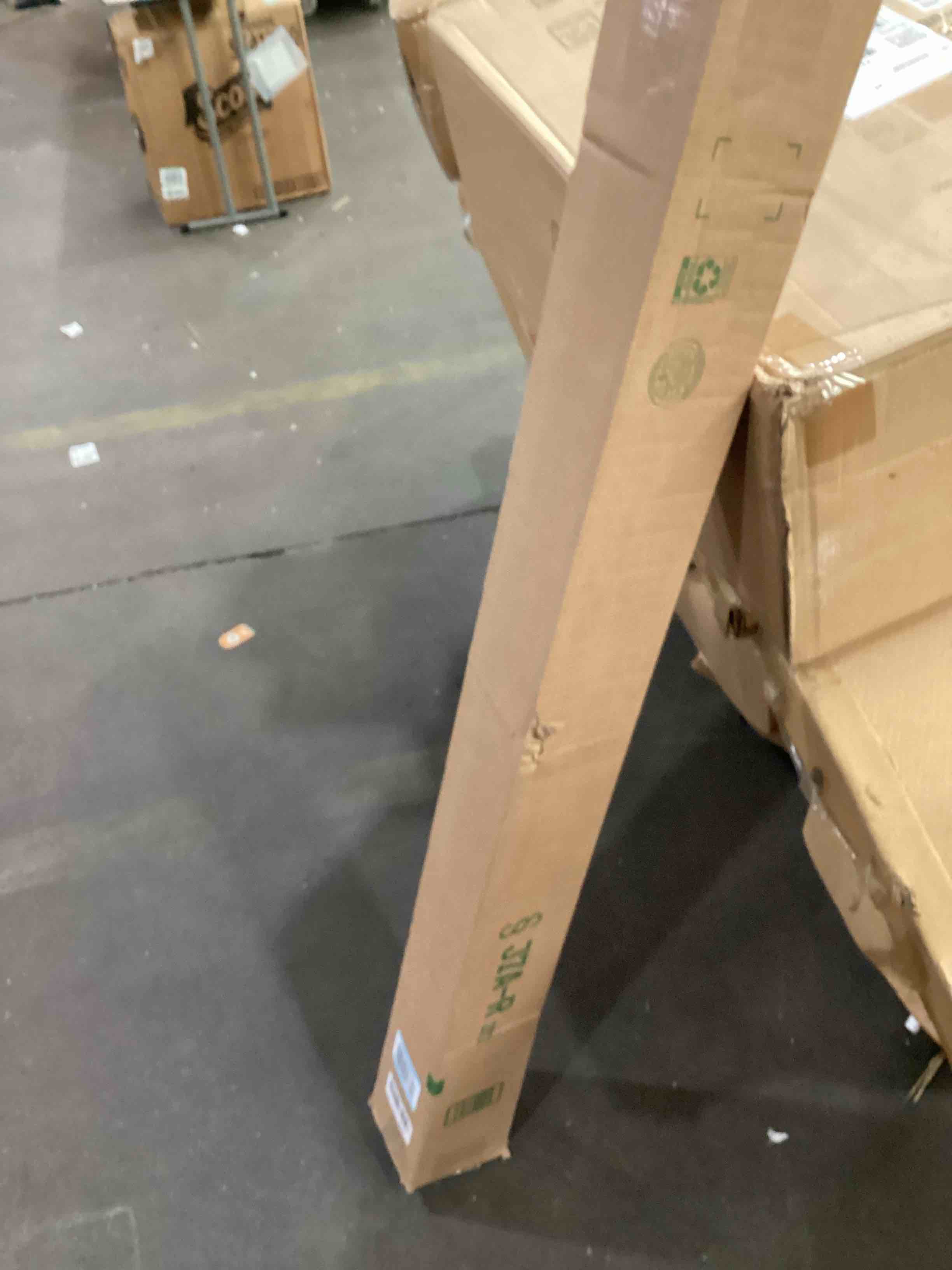 https://s3.amazonaws.com/lotting-images-prod/bidfta/PNK1606349_1753122148944.jpeg