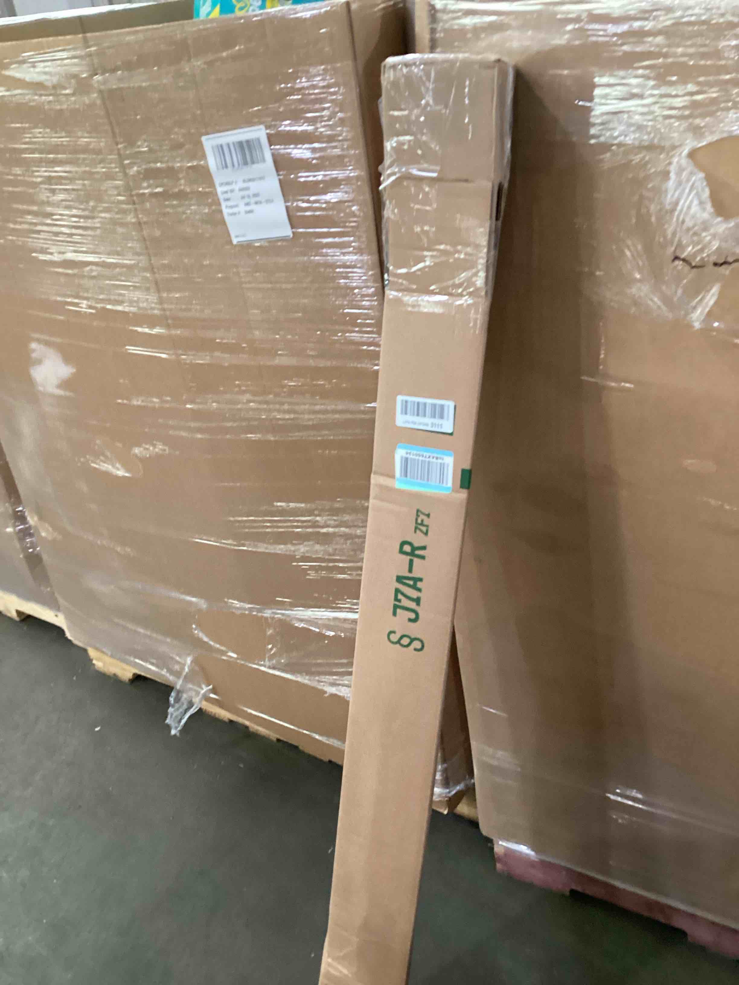 https://s3.amazonaws.com/lotting-images-prod/bidfta/PNK1606351_1753122413514.jpeg