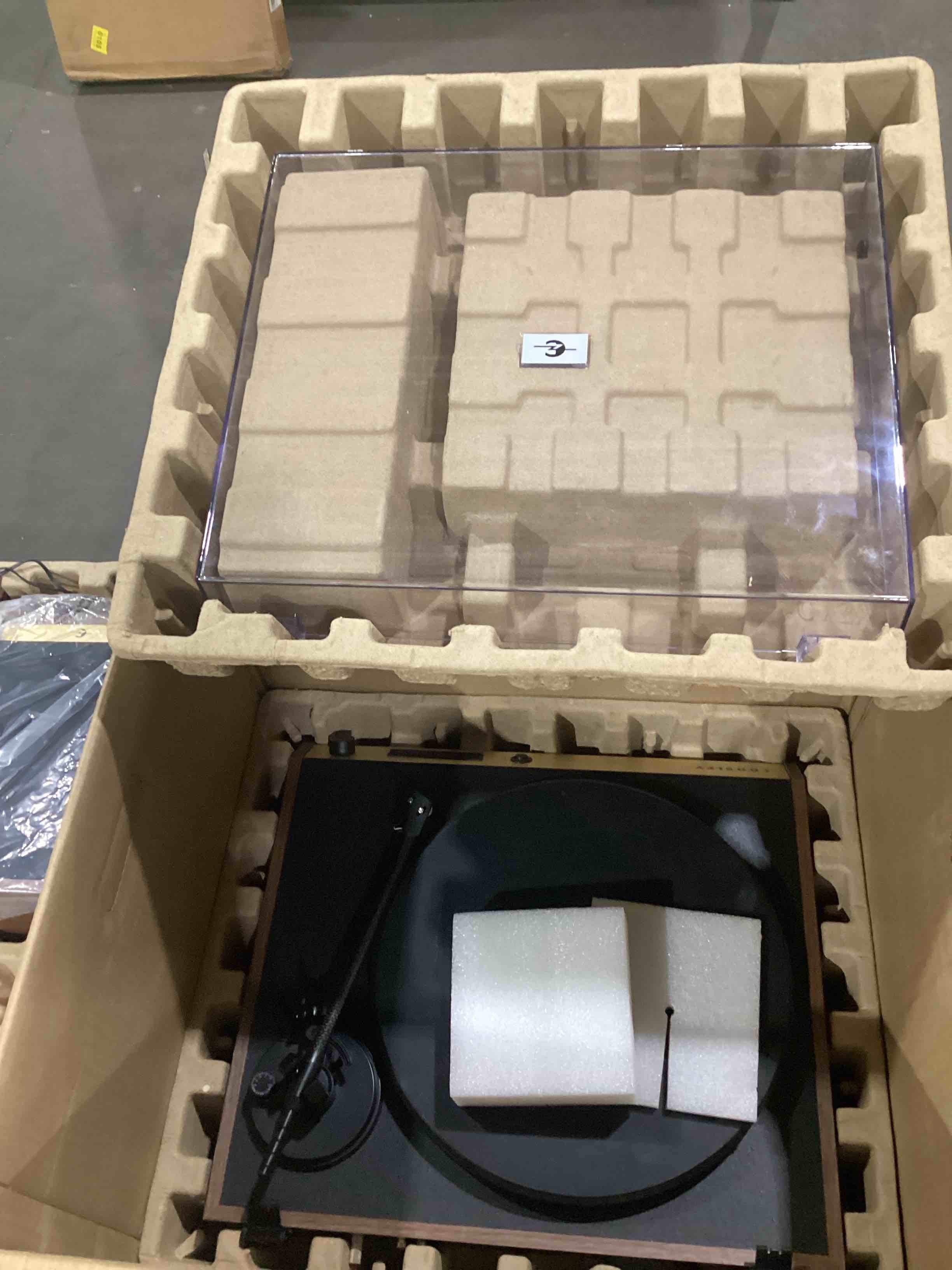 https://s3.amazonaws.com/lotting-images-prod/bidfta/PNK1624061_1750767277138.jpeg