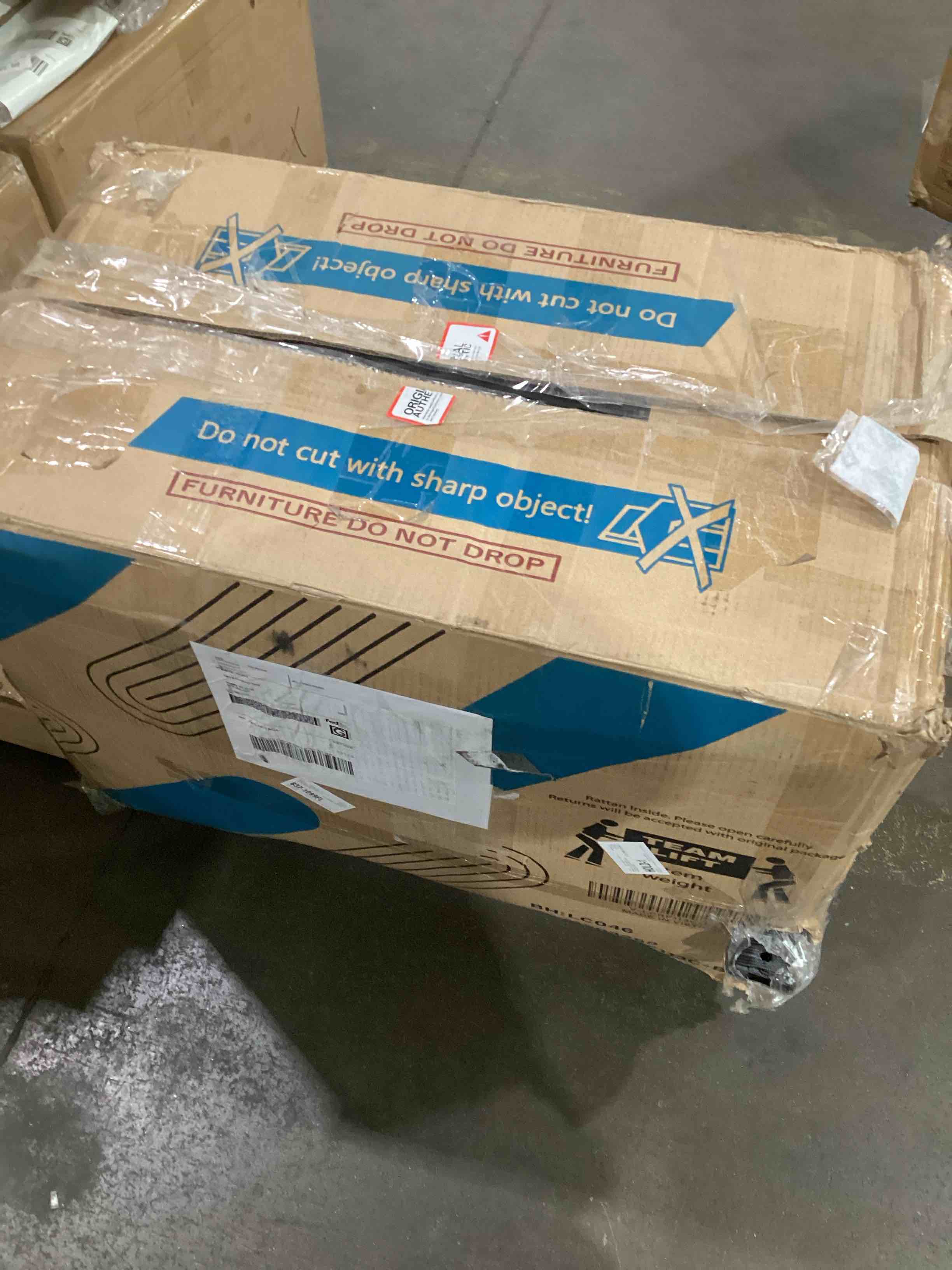 https://s3.amazonaws.com/lotting-images-prod/bidfta/PNK1624069_1750777011818.jpeg