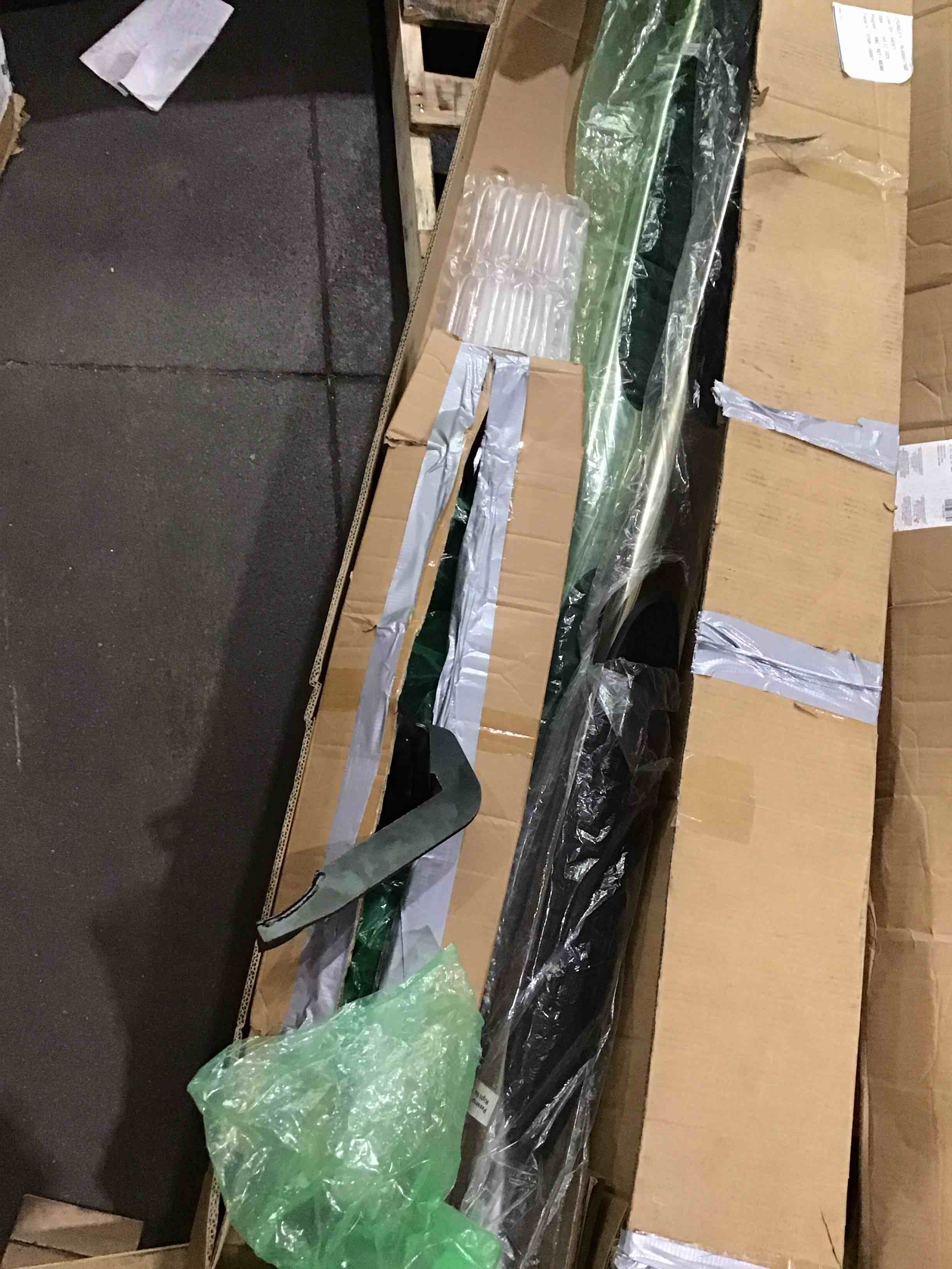 https://s3.amazonaws.com/lotting-images-prod/bidfta/PNK1624359_1751385063132.jpeg