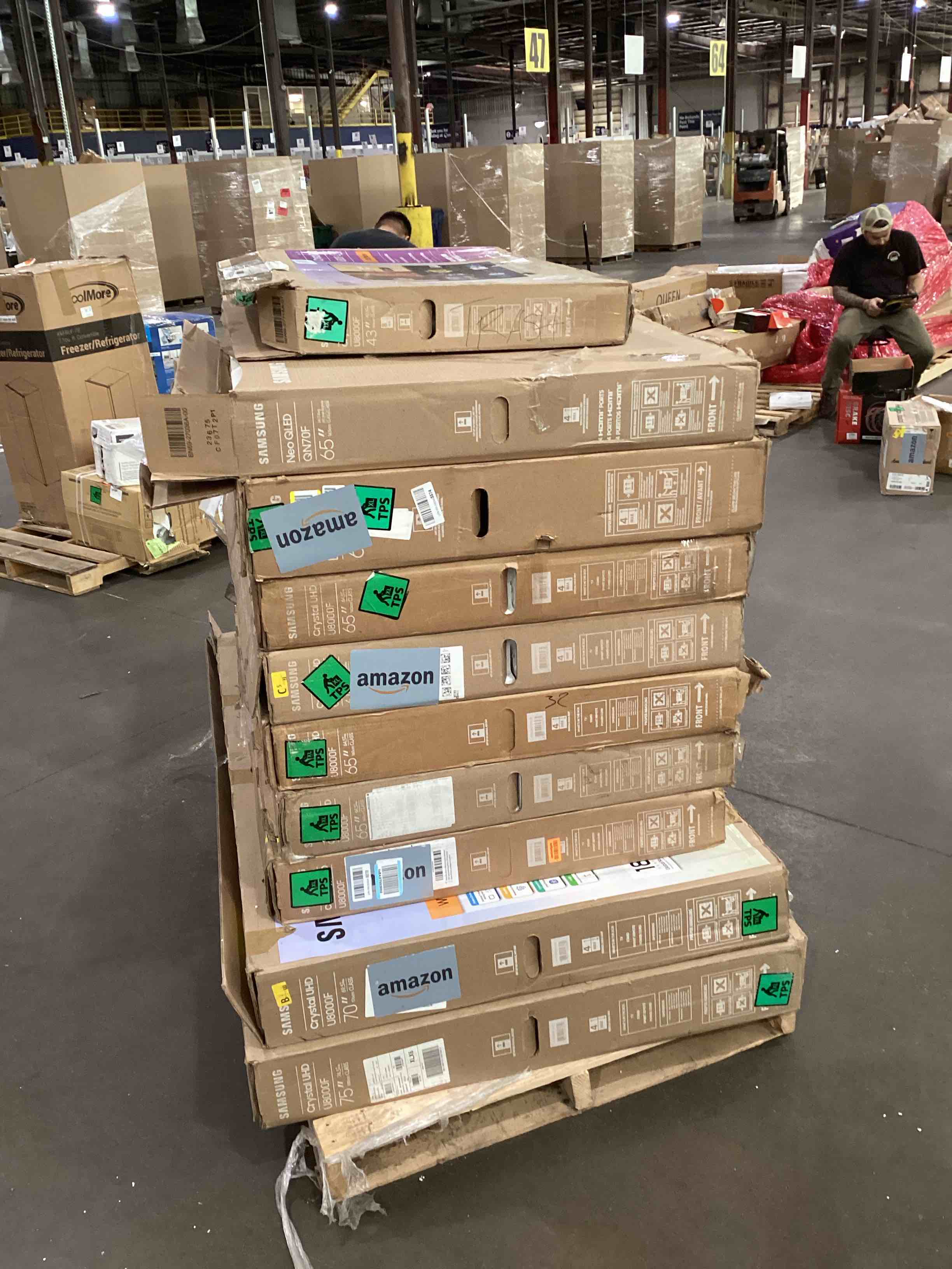 pallet of broken tv’s & monitors