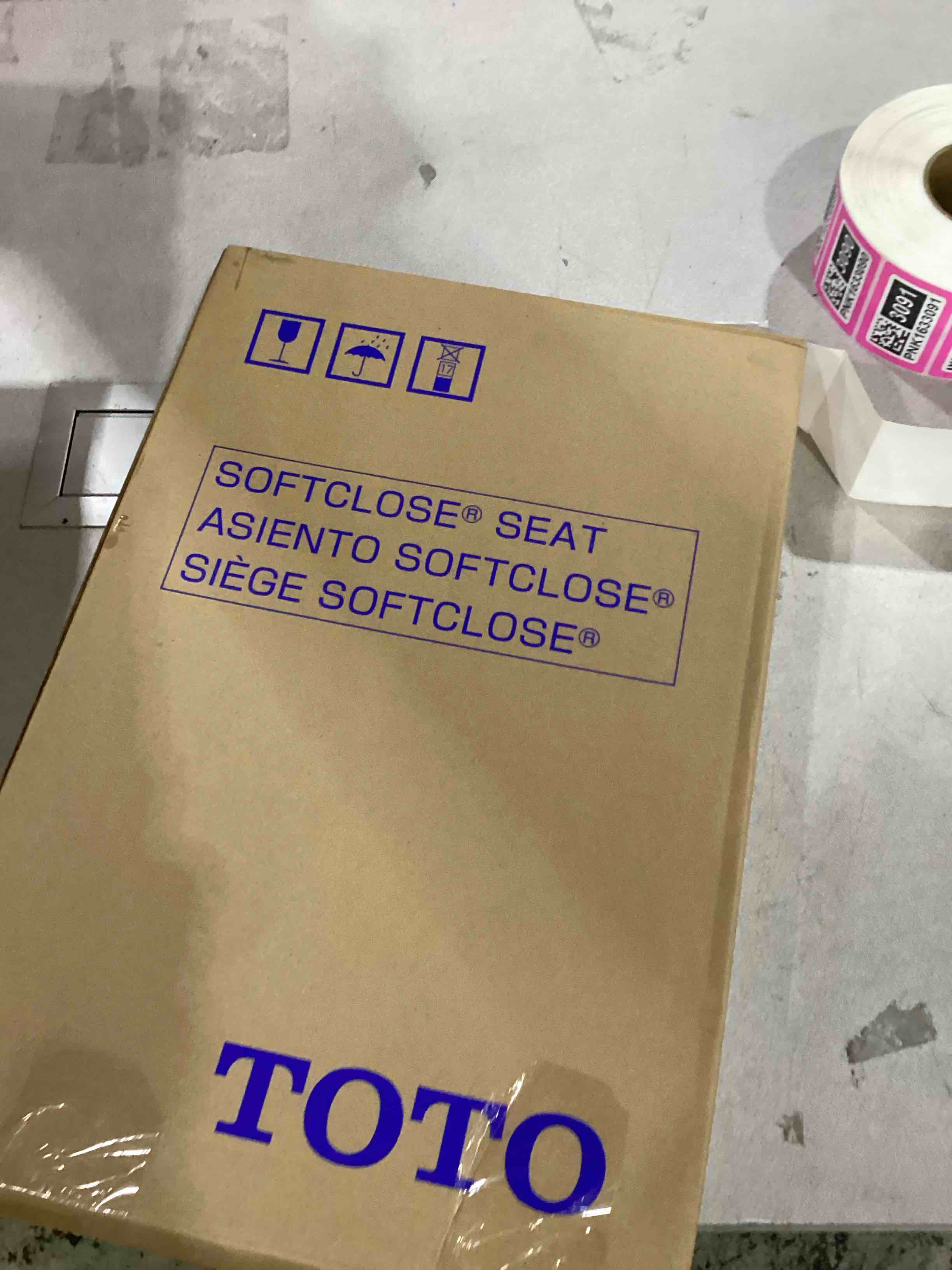 https://s3.amazonaws.com/lotting-images-prod/bidfta/PNK1633080_1752503124539.jpeg