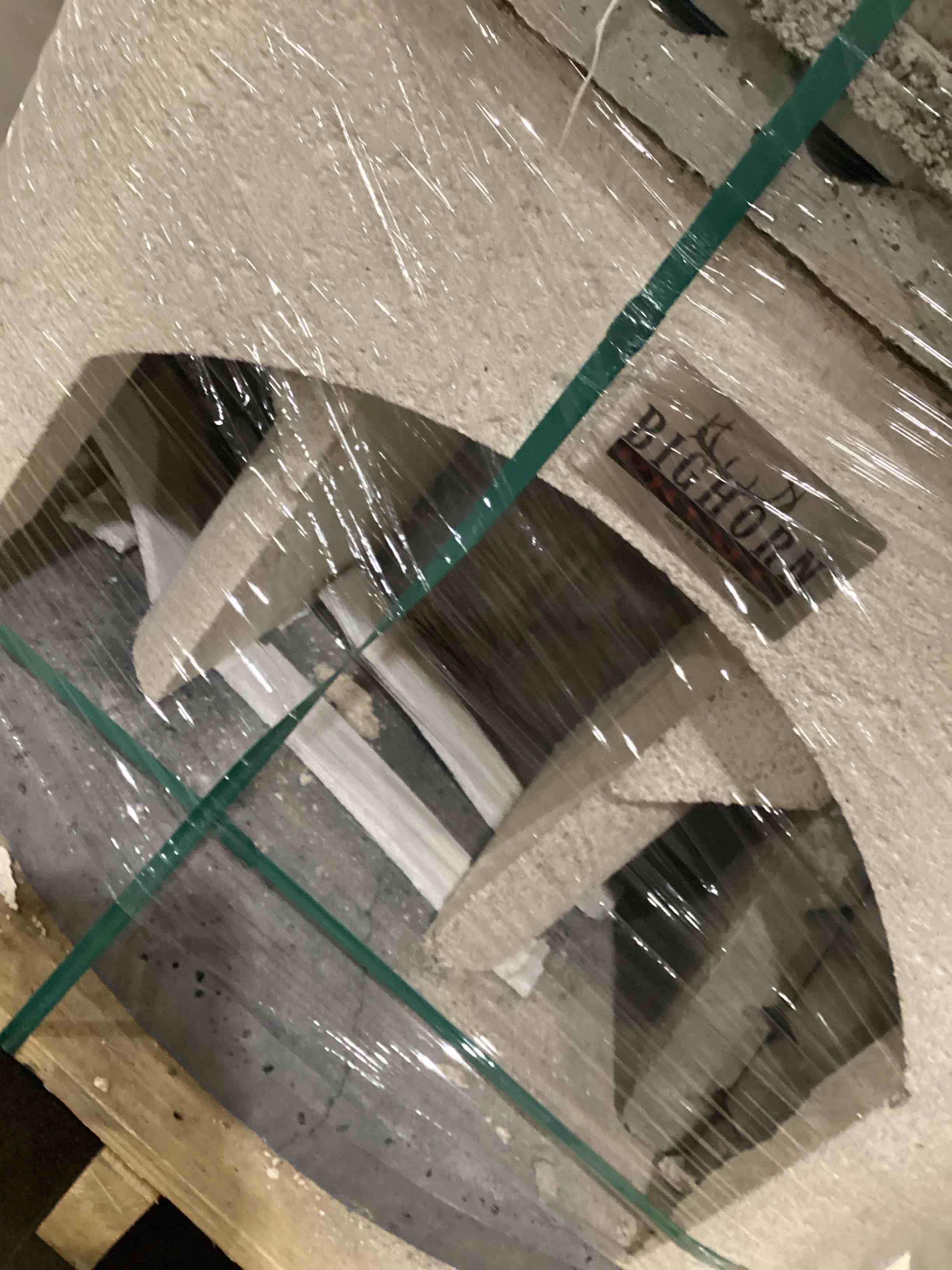 https://s3.amazonaws.com/lotting-images-prod/bidfta/PNK1633115_1752523341143.jpeg