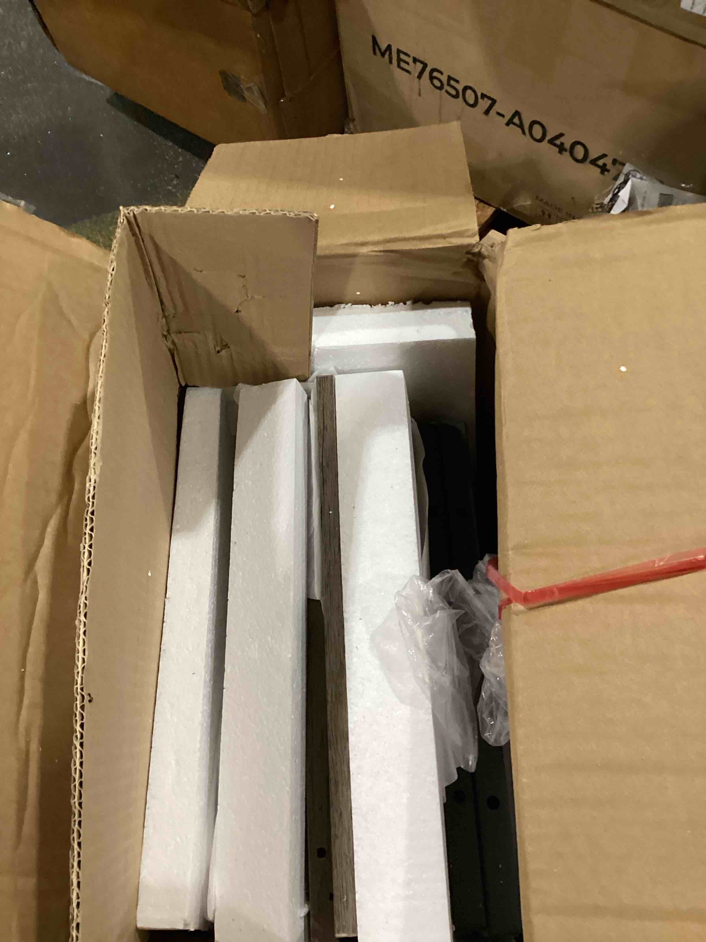 https://s3.amazonaws.com/lotting-images-prod/bidfta/PNK1633121_1752582715860.jpeg