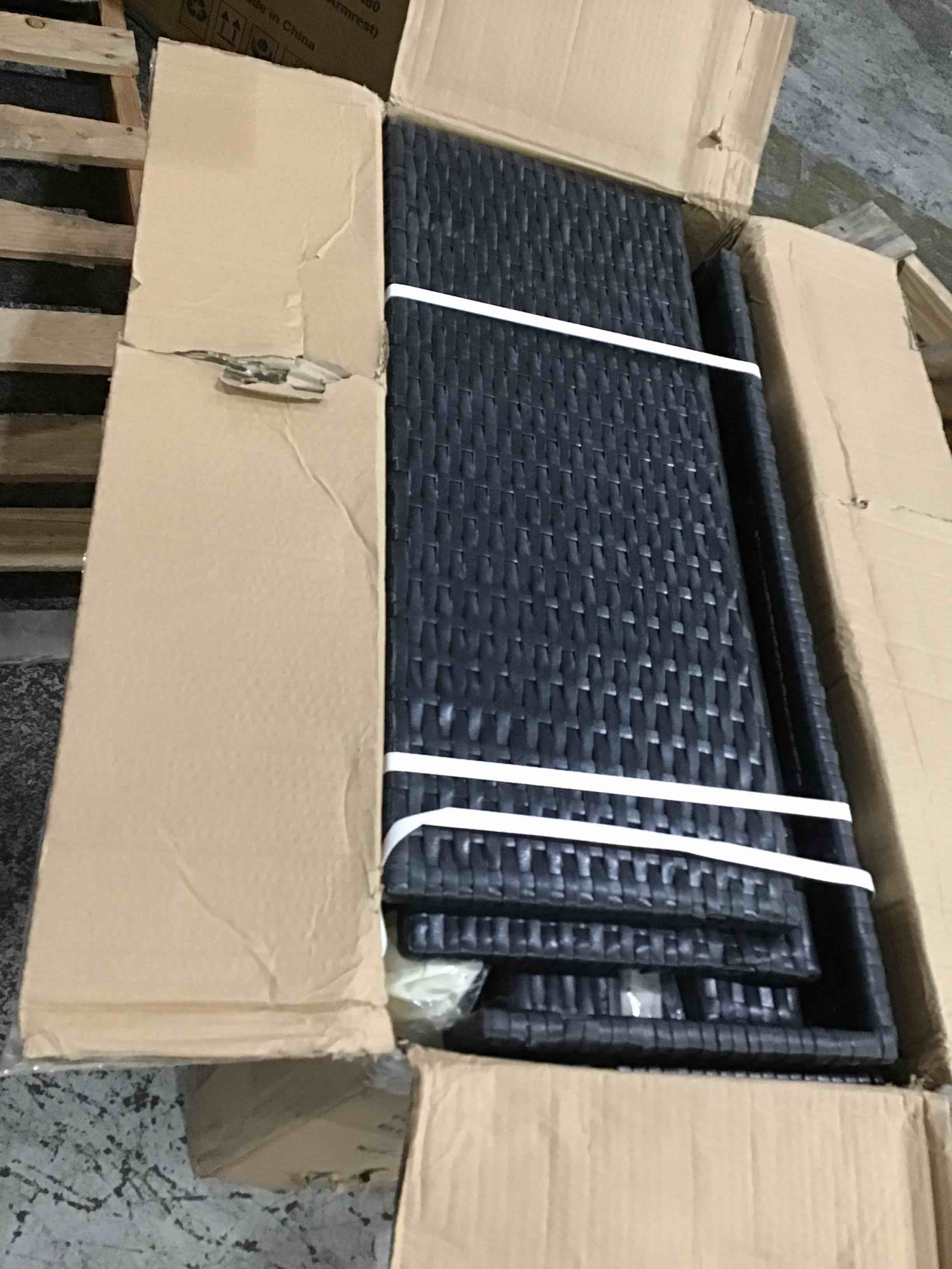 https://s3.amazonaws.com/lotting-images-prod/bidfta/PNK1633143_1752587452666.jpeg